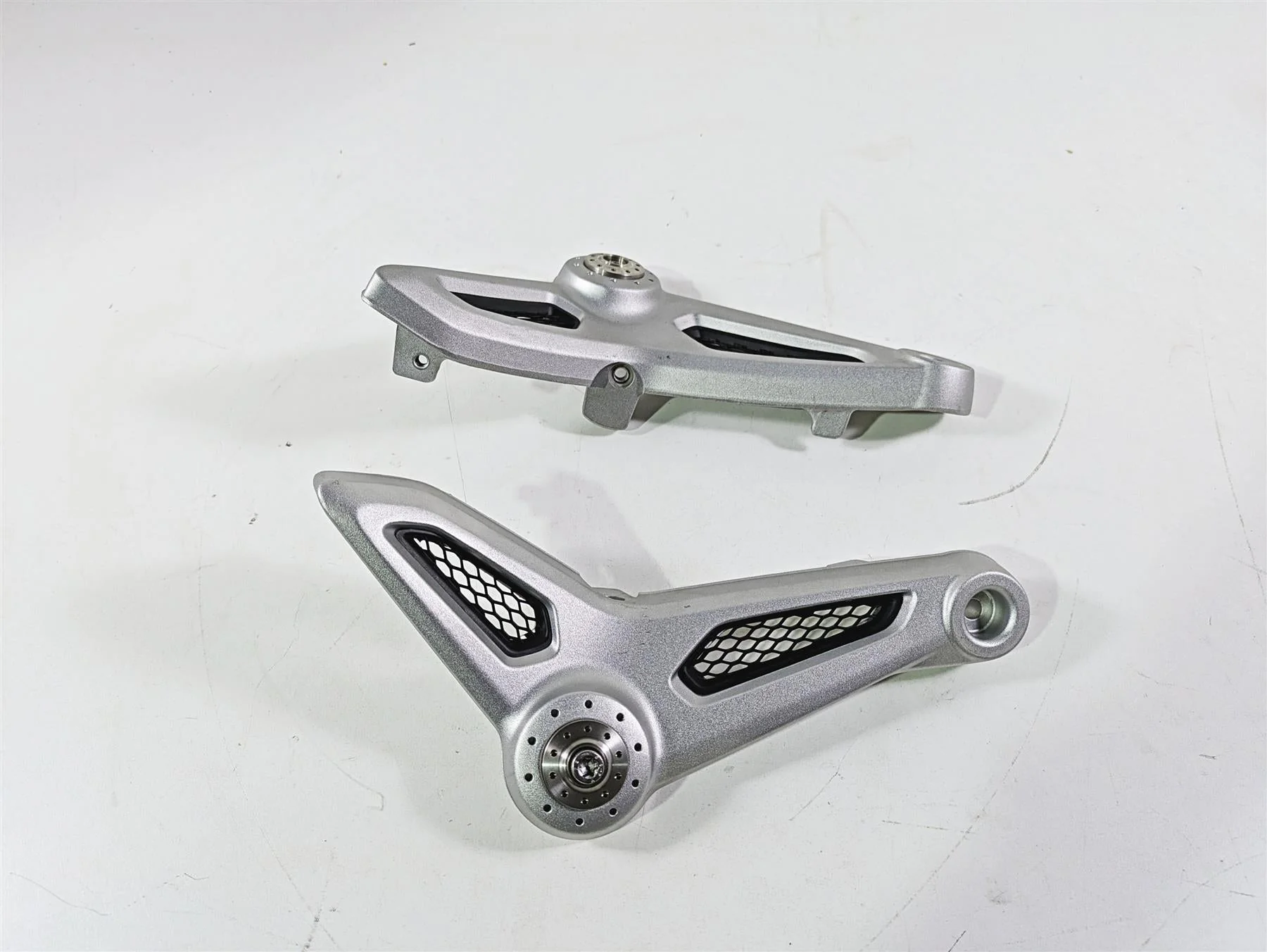 2014 BMW R nine T R9T K21 Left Right Rider Seat Support Set 46638531189 46638531190 - Image 4