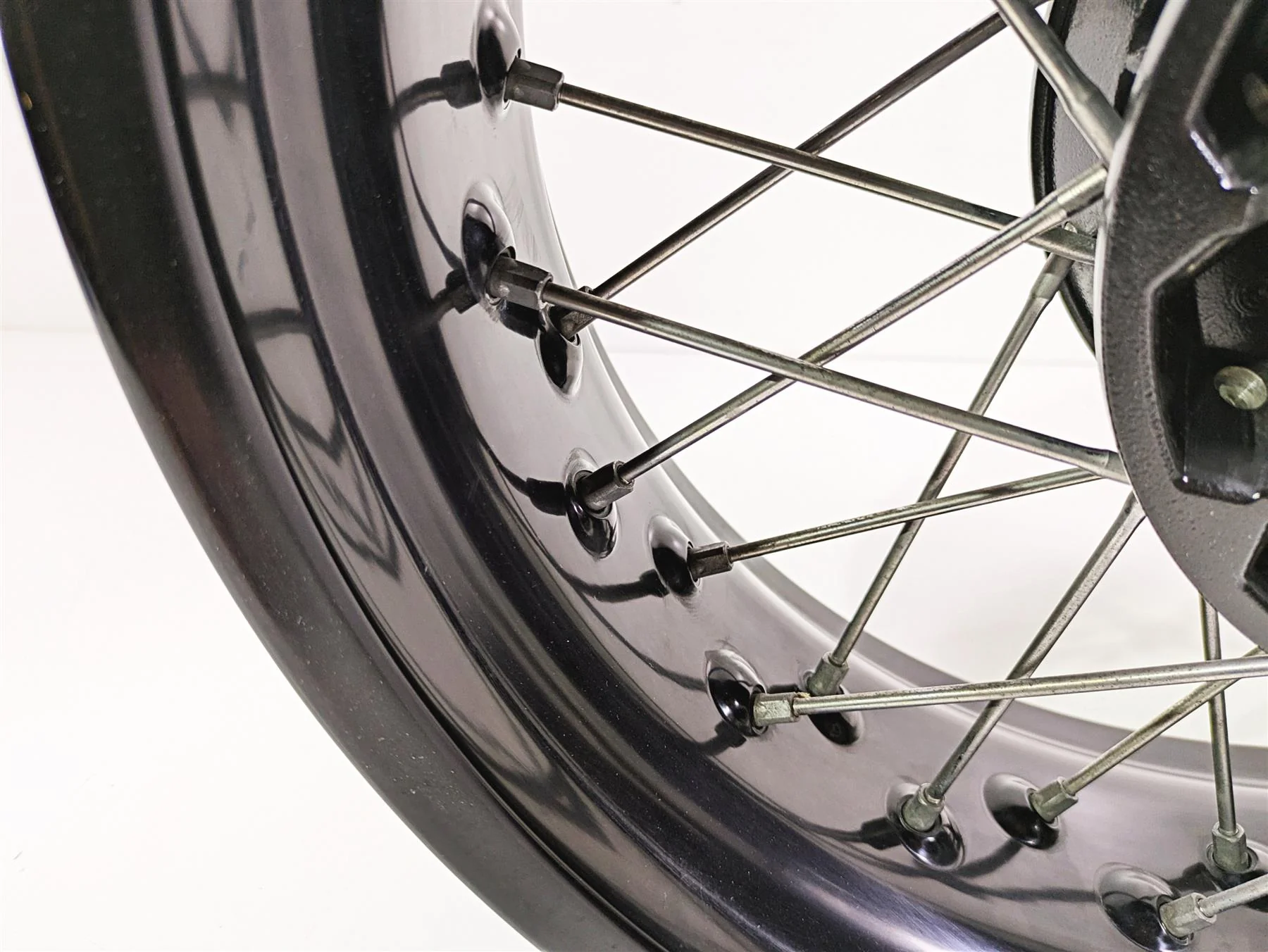 2014 BMW R nine T R9T K21 Rear Wheel Rim Black Spoke 17x5.5 -Ding 36318544696 - Image 8
