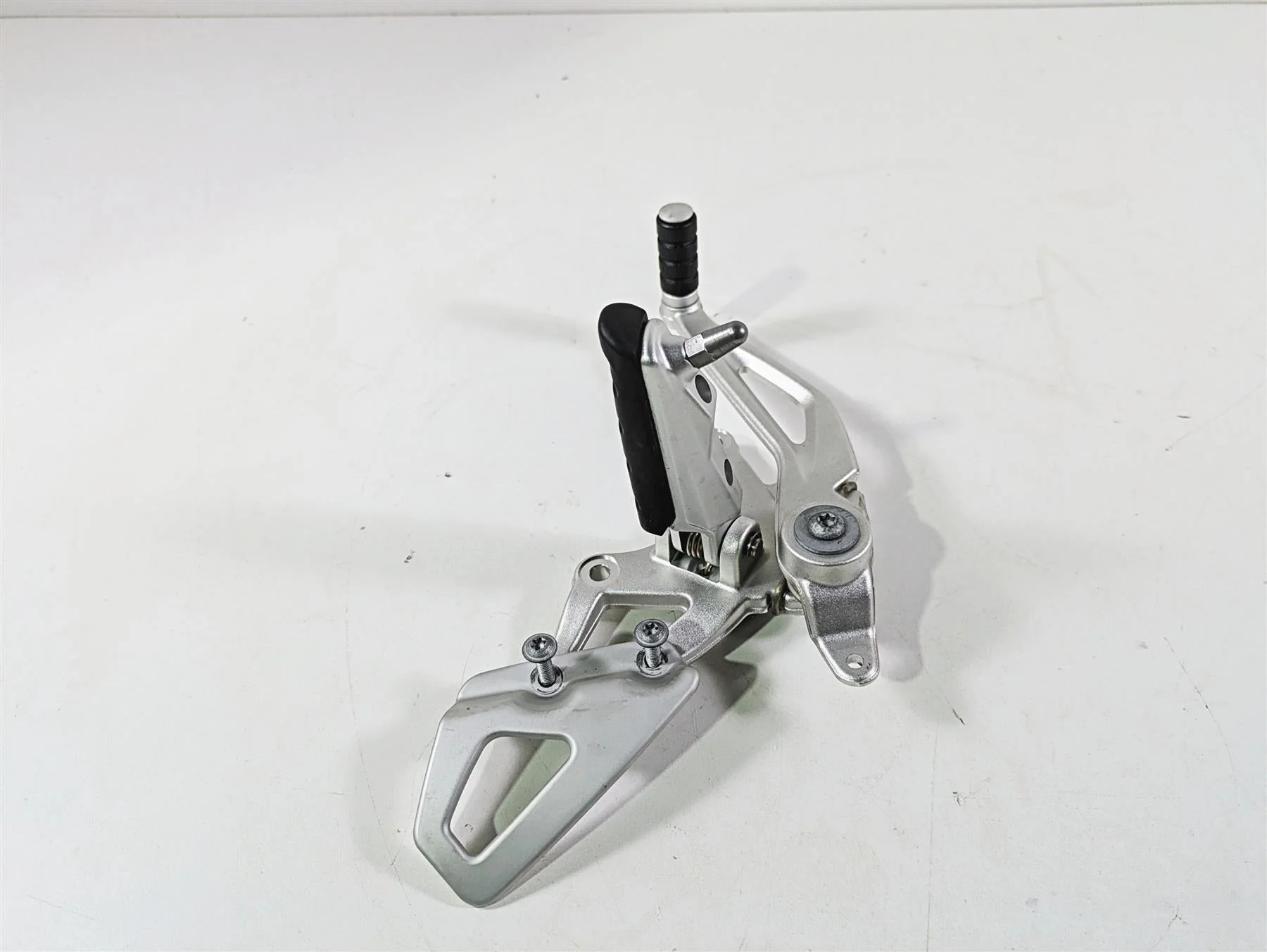 2014 BMW R nine T R9T K21 Right Front Rider Footpeg & Brake Pedal 46717671078 - Image 2