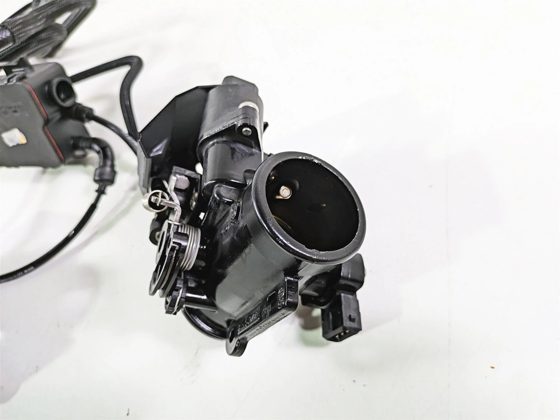 2014 BMW R nine T R9T K21 Throttle Body & Junction Set 13547705239 13547705240 - Image 9