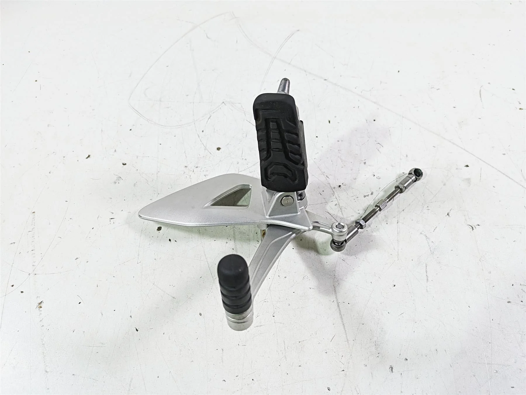 2014 BMW R1200 RT RTW K52 Front Left Footpeg & Shifter 46718535641 46718560383 - Image 3