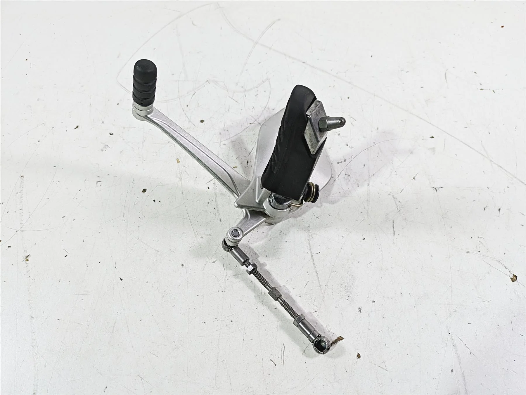 2014 BMW R1200 RT RTW K52 Front Left Footpeg & Shifter 46718535641 46718560383 - Image 4