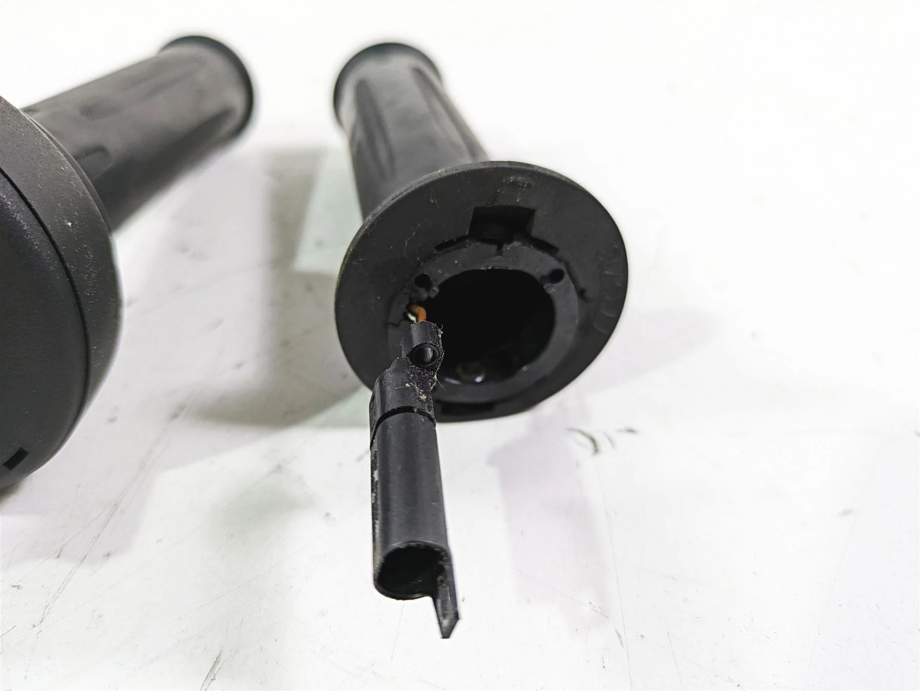 2014 BMW R1200 RT RTW K52 Heated Grips E-Throttle Control Set 61318522472 - Image 5