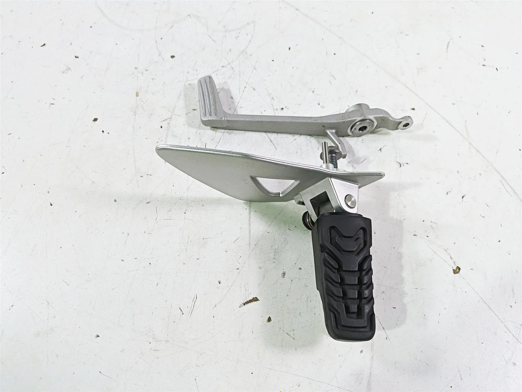 2014 BMW R1200 RT RTW K52 Right Left Footpeg & Brake Pedal 46718535642 - Image 4