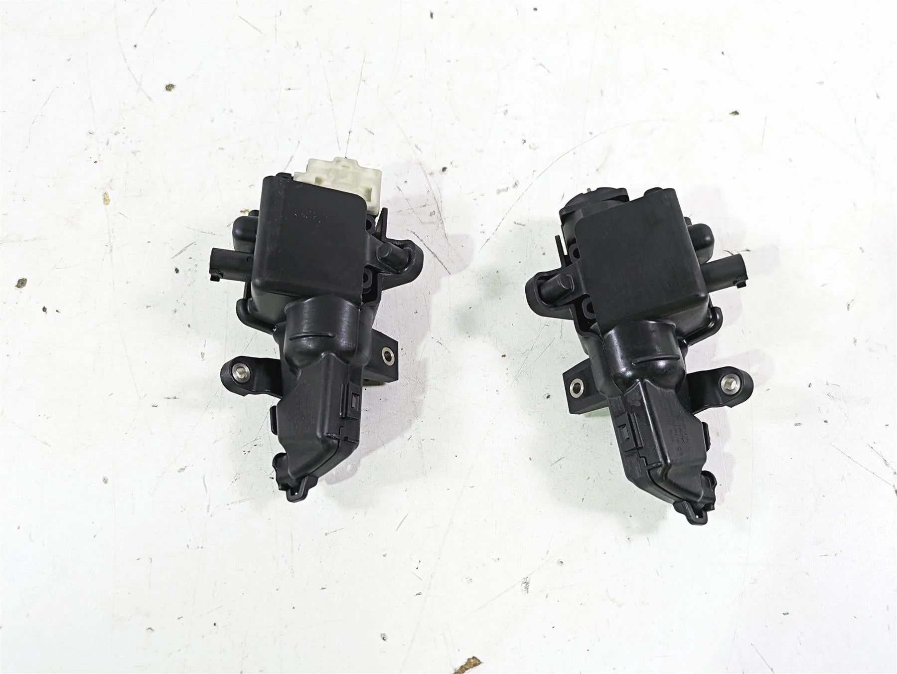2014 BMW R1200 RT RTW K52 Saddlebag Bag Lock Actuator Set 46647724037 - Image 2