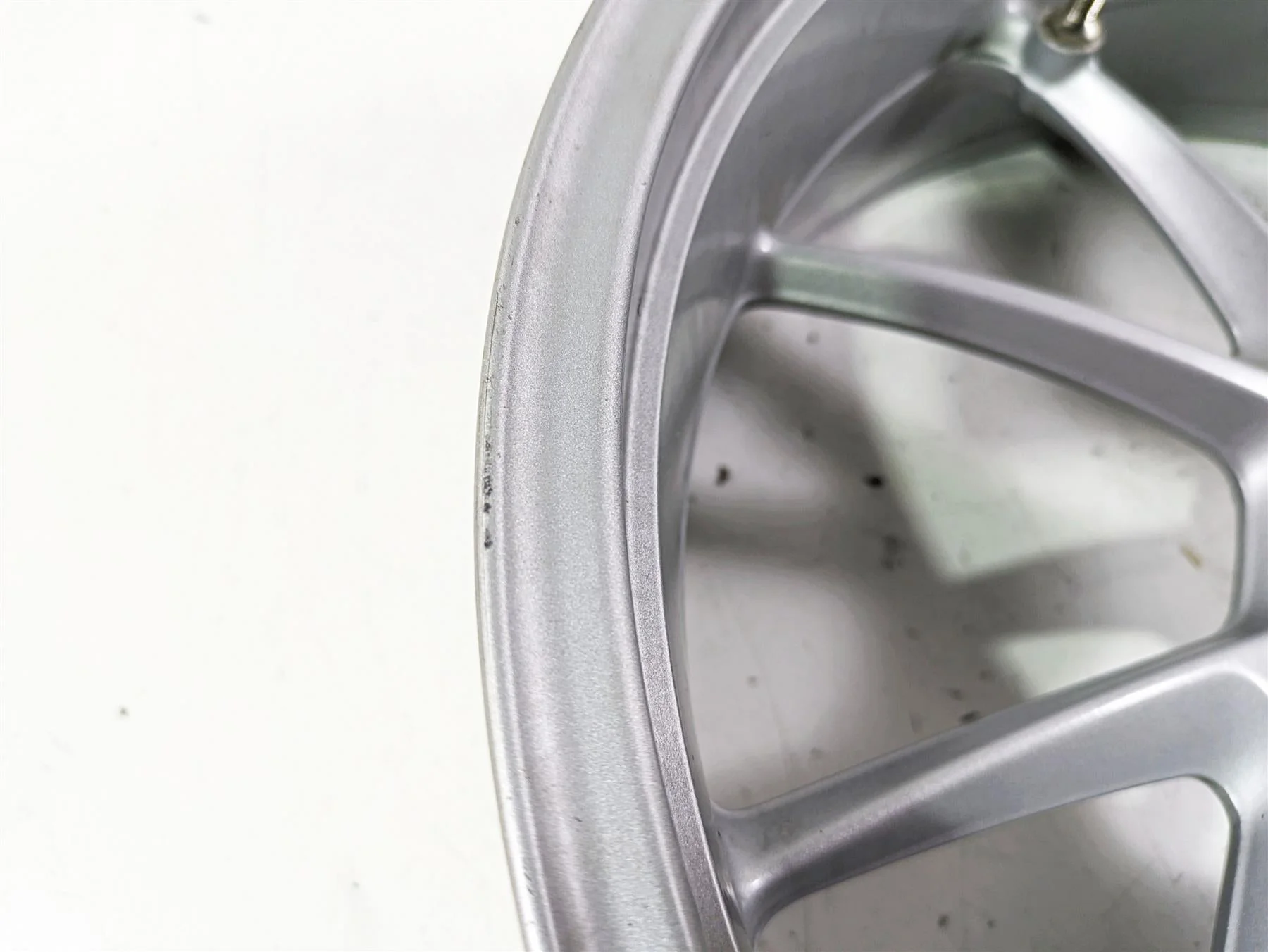 2014 BMW R1200 RT RTW K52 Straight  17x5.5 Rear Wheel Rim 36317727235 - Image 7