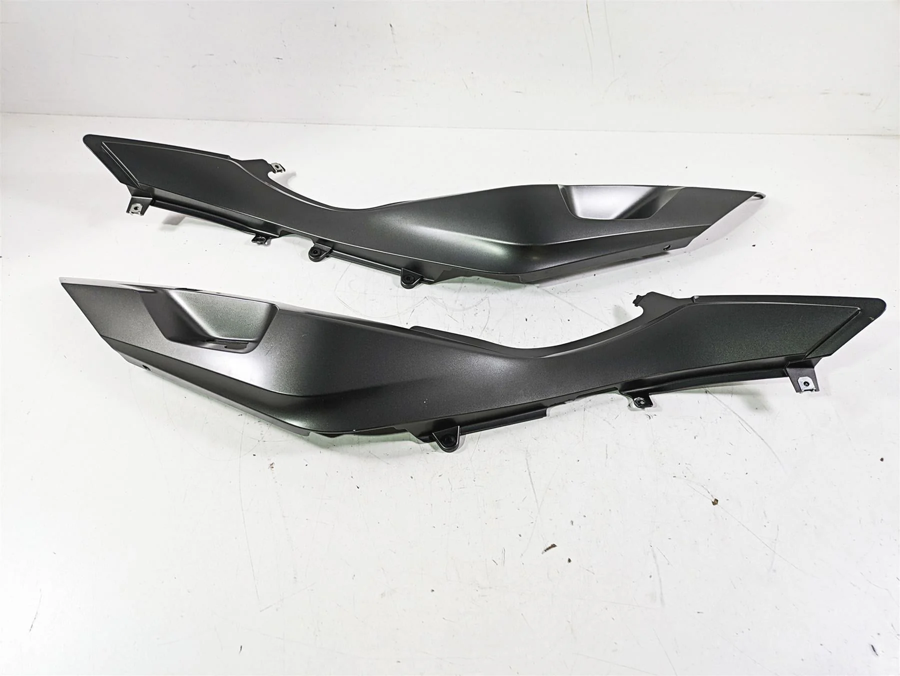 2014 BMW R1200 RT RTW K52 Tail Side Cover Fairing Set - Read 46638533567 - Image 2