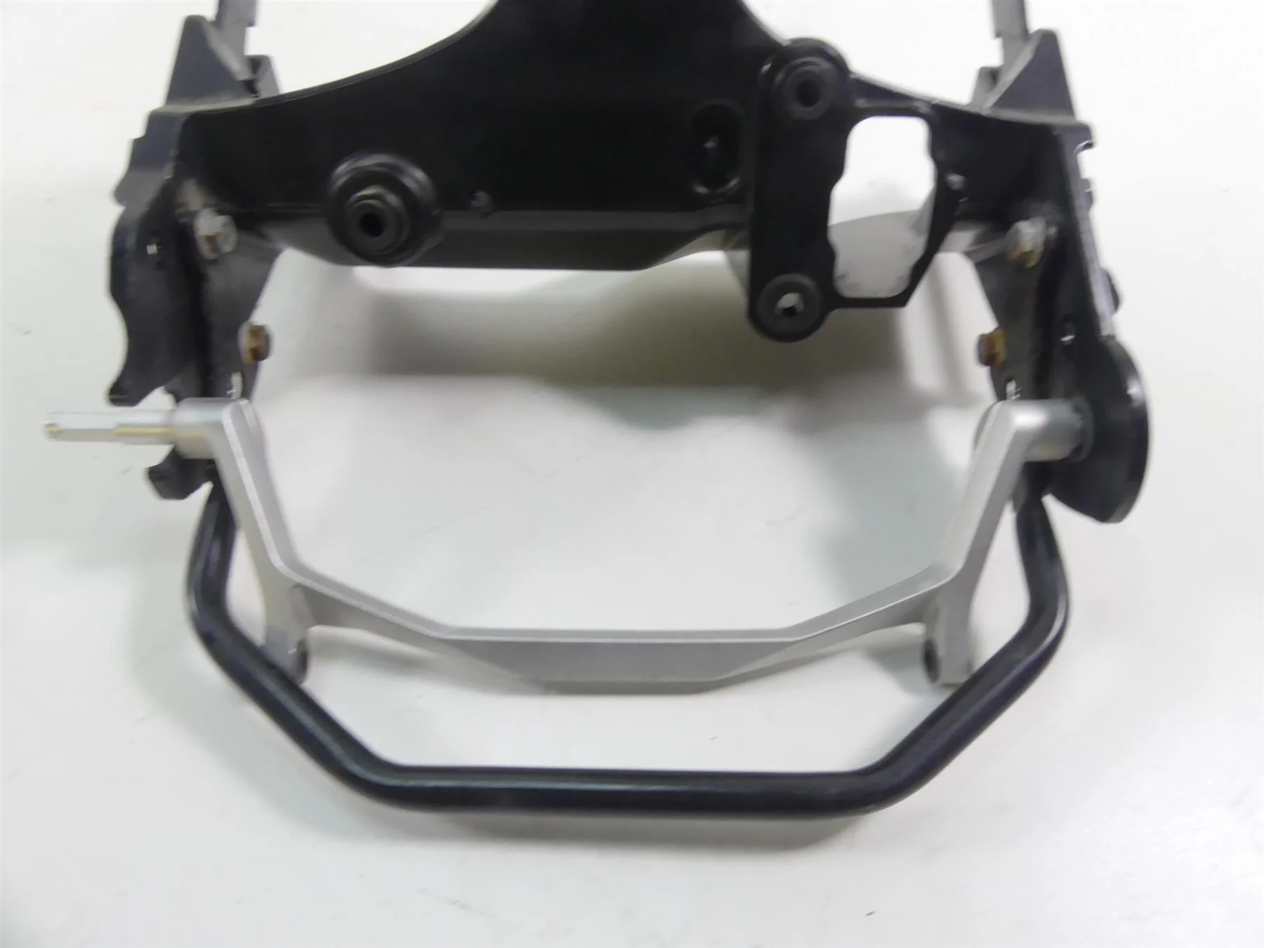 2014 BMW R1200GS K50 Front Center Fairing Windshield Mount Stay 46637726524 - Image 9