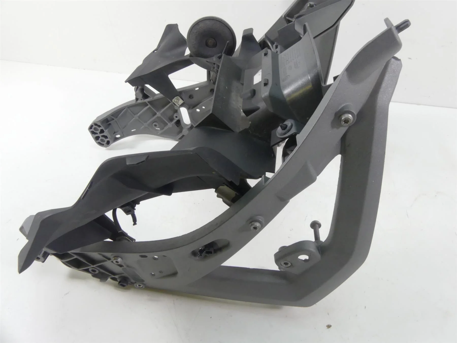2014 BMW R1200GS K50 Front Headlight Fairing Carrier Stay Set 46638528673 - Image 10