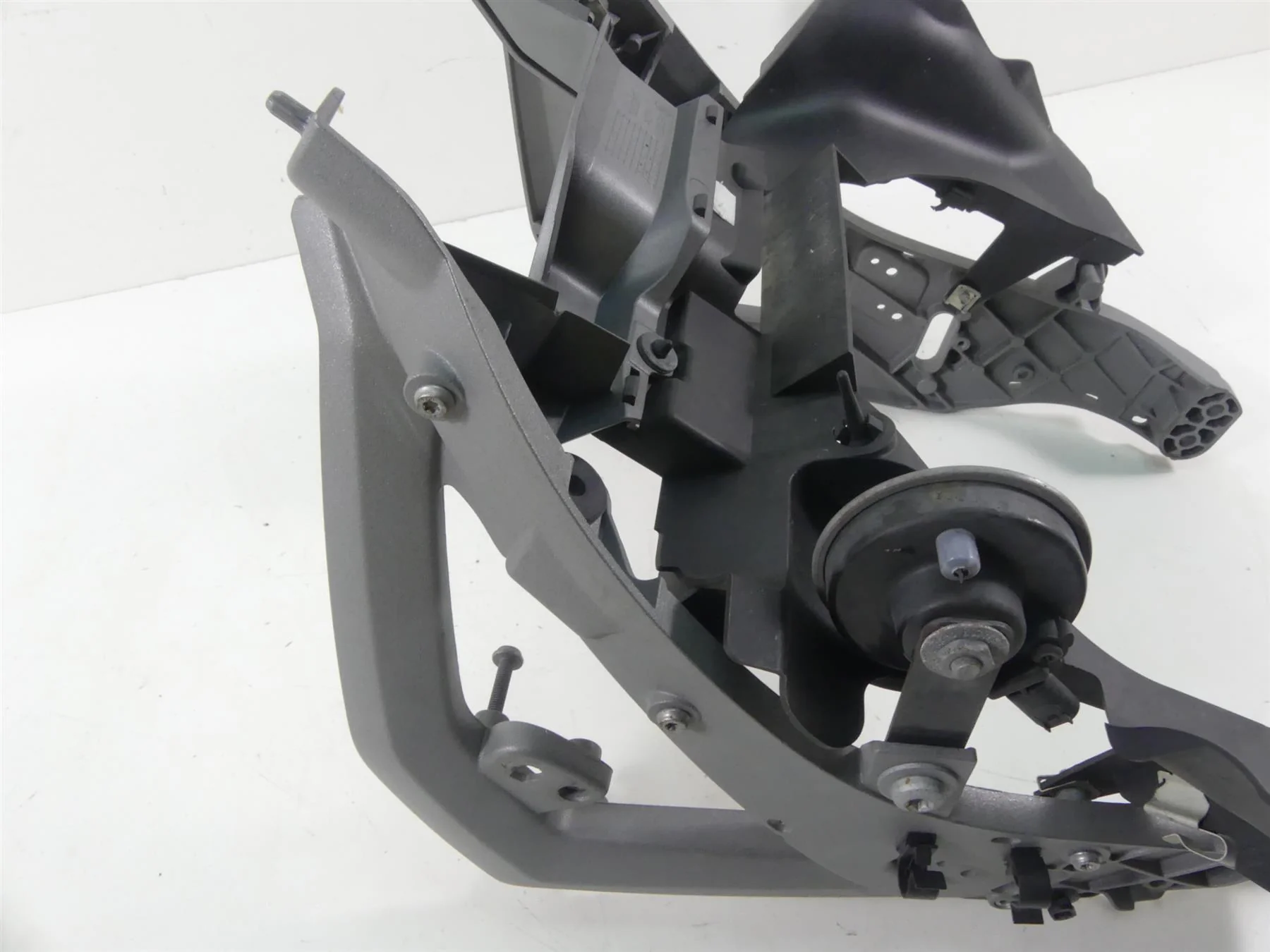 2014 BMW R1200GS K50 Front Headlight Fairing Carrier Stay Set 46638528673 - Image 9