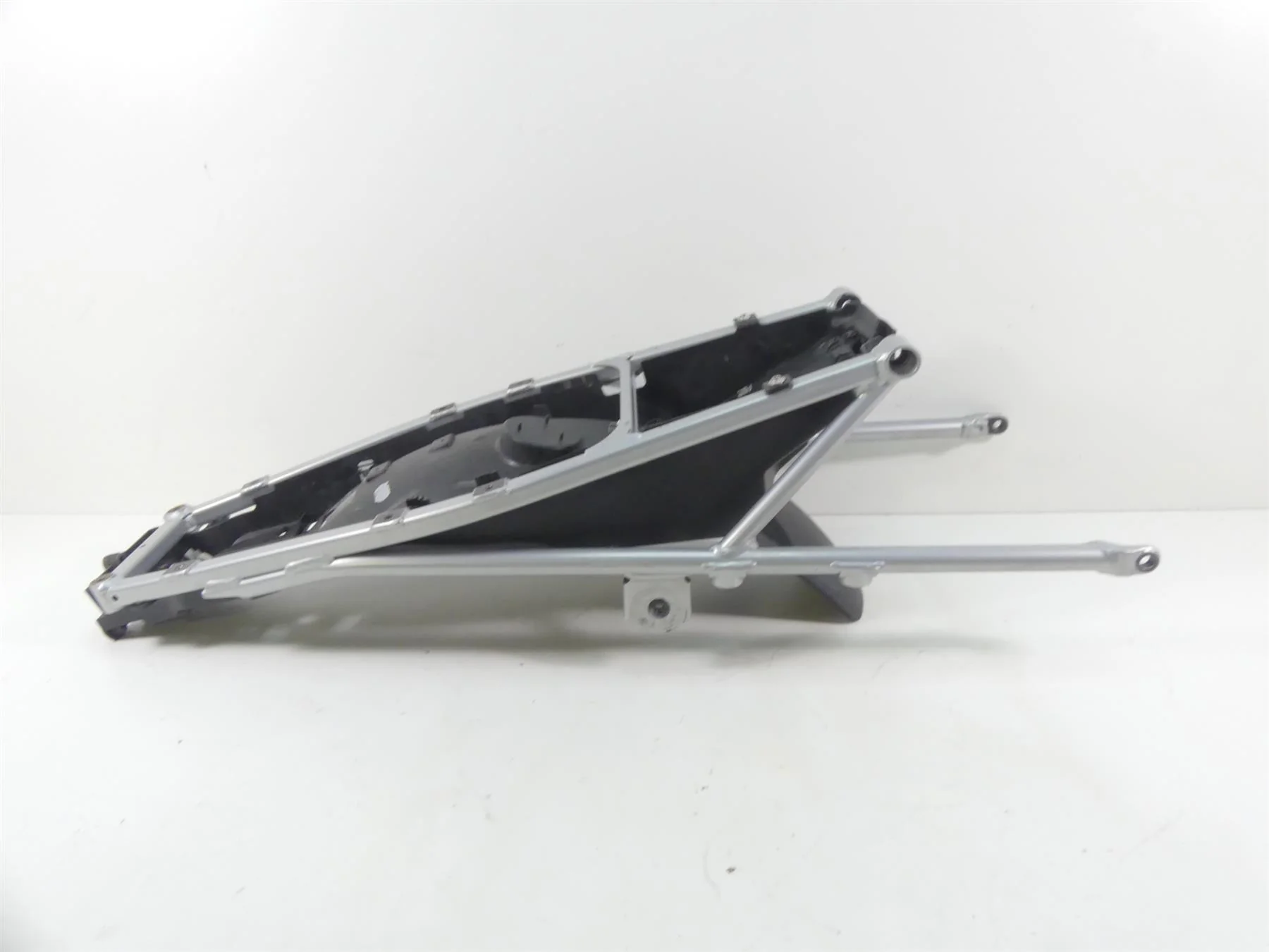 2014 BMW R1200GS K50 Rear Subframe Sub Frame + Inner Fender 46618532316 - Image 3