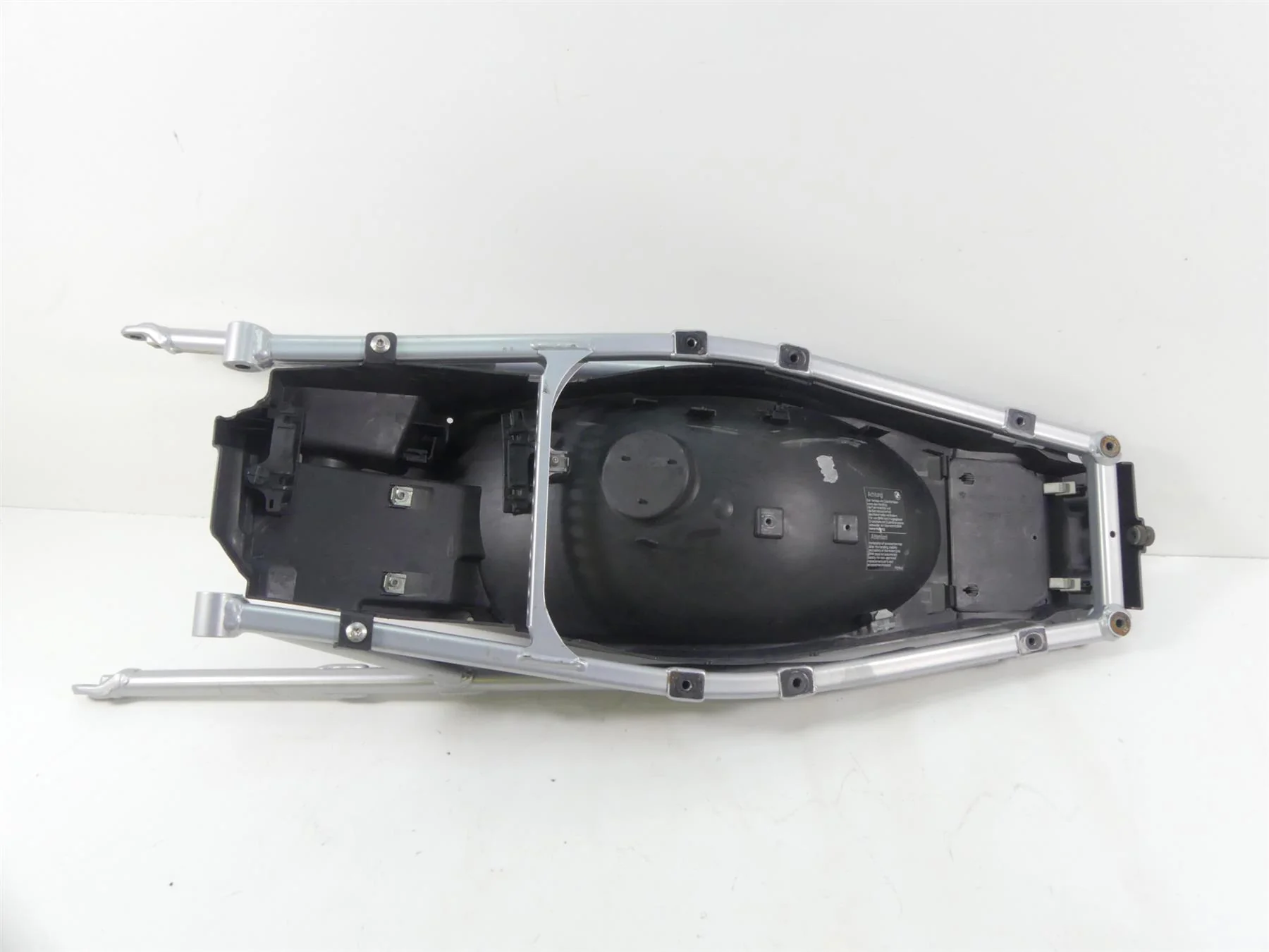 2014 BMW R1200GS K50 Rear Subframe Sub Frame + Inner Fender 46618532316 - Image 5