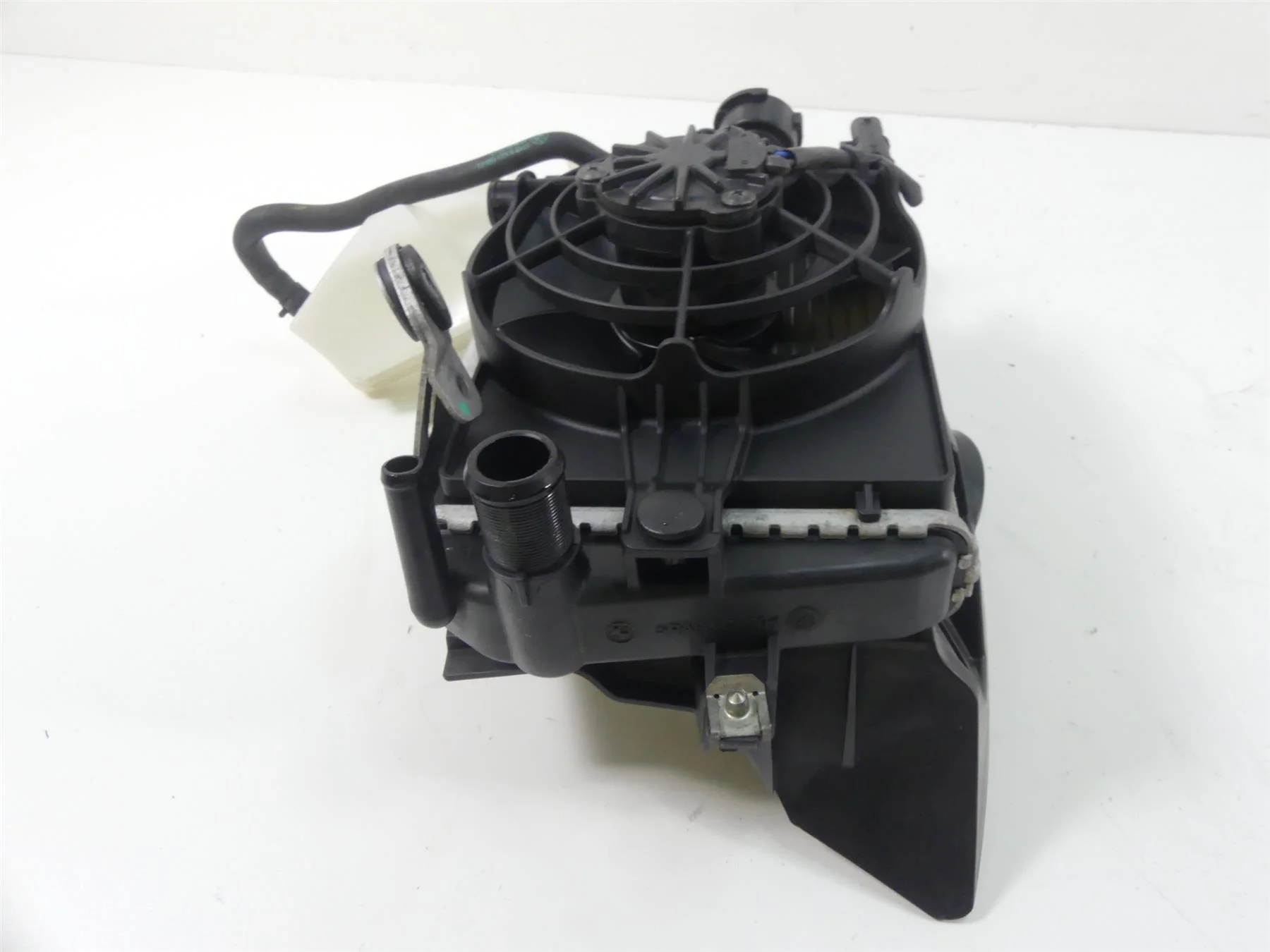 2014 BMW R1200GS K50 Right Side Radiator + Reservoir Fan & Cover 17118523117 - Image 3