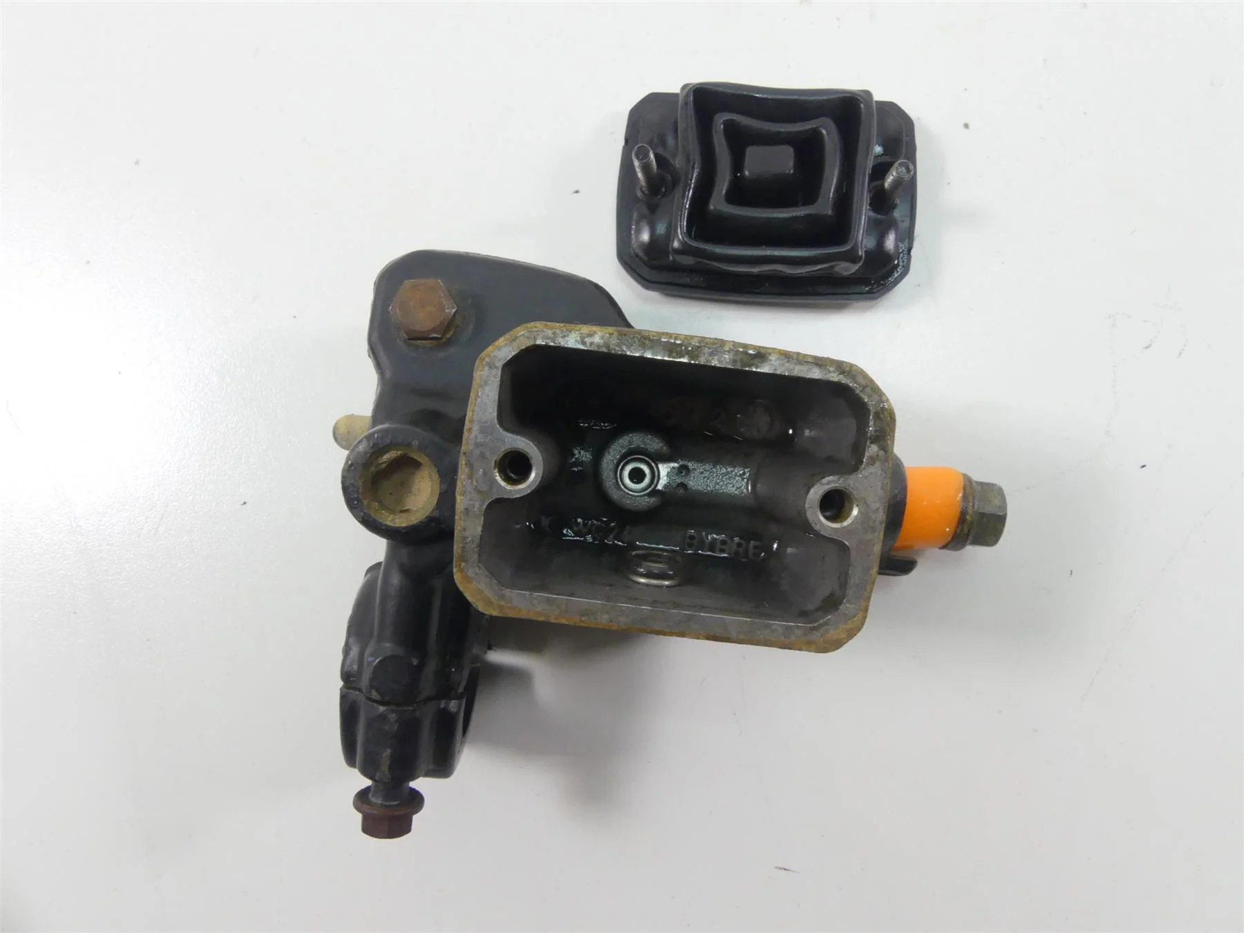 2014 Can Am Renegade 1000 STD Left Front Brake Master Cylinder 705601431 - Image 12