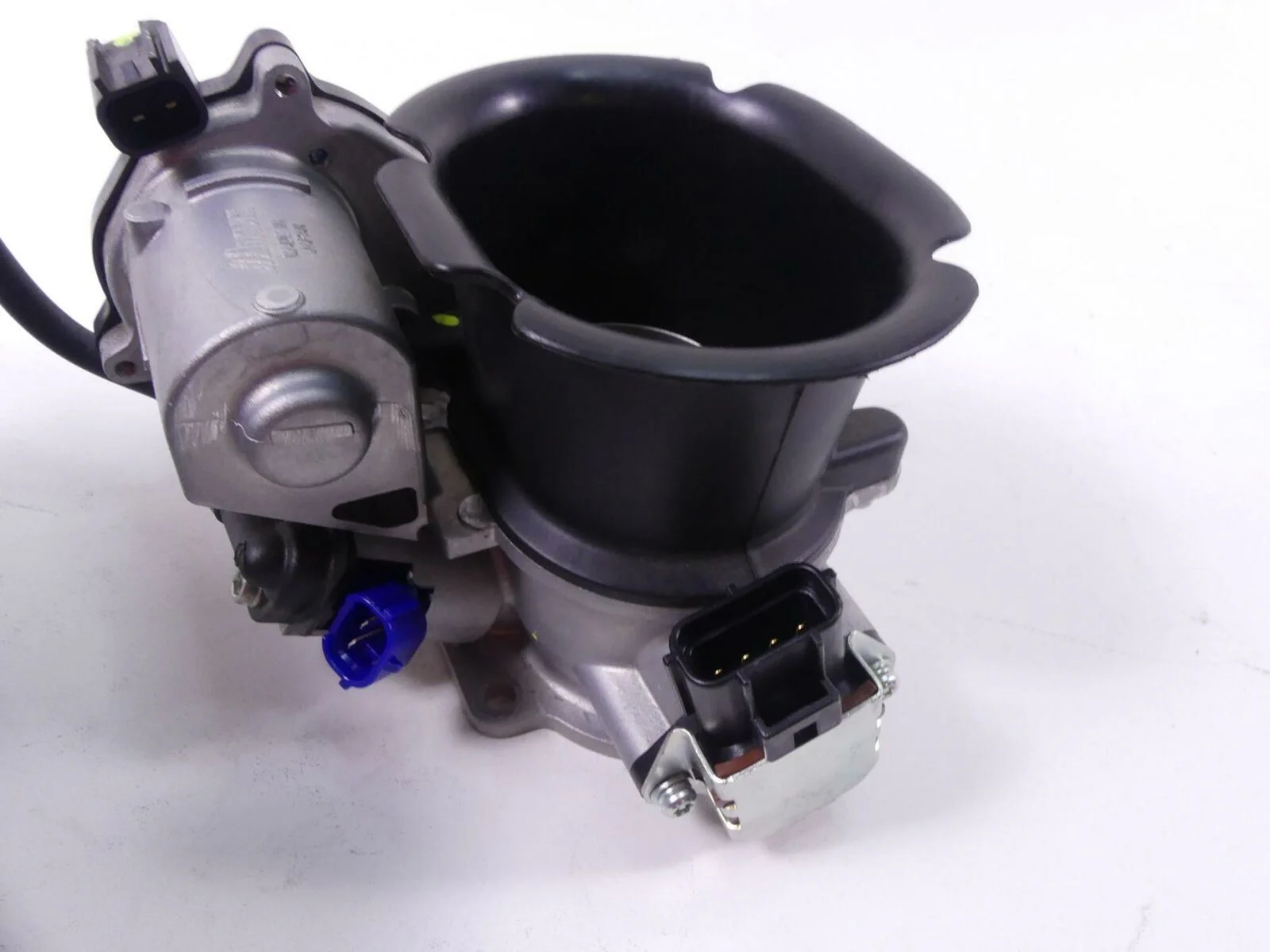 2014 Ducati 899 Panigale Throttle Body Set With Air Box Cover 28240921A - Image 11
