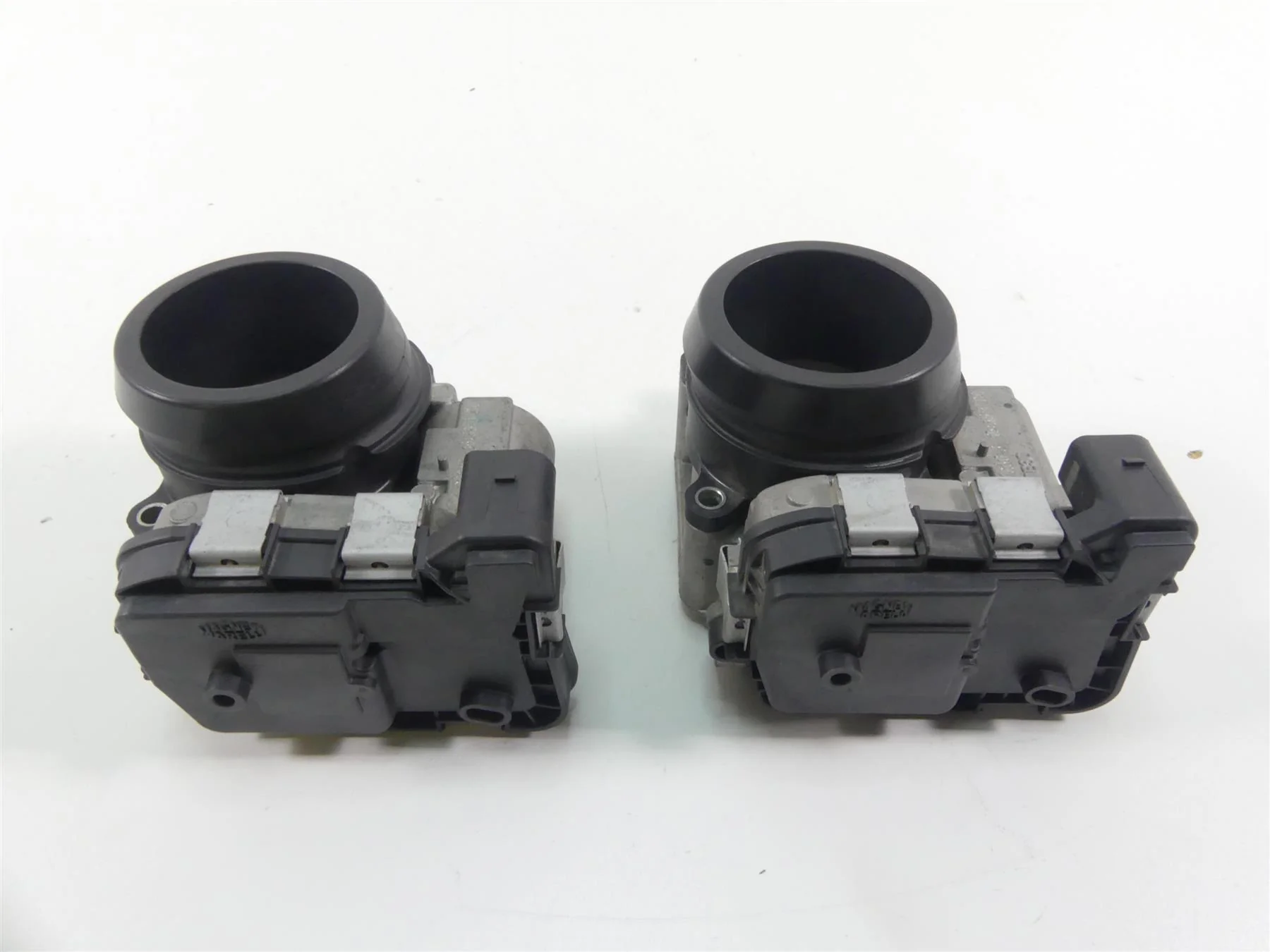 2014 Ducati Hypermotard 821 SP Throttle Bodies Body Fuel Injection Set 28240901A