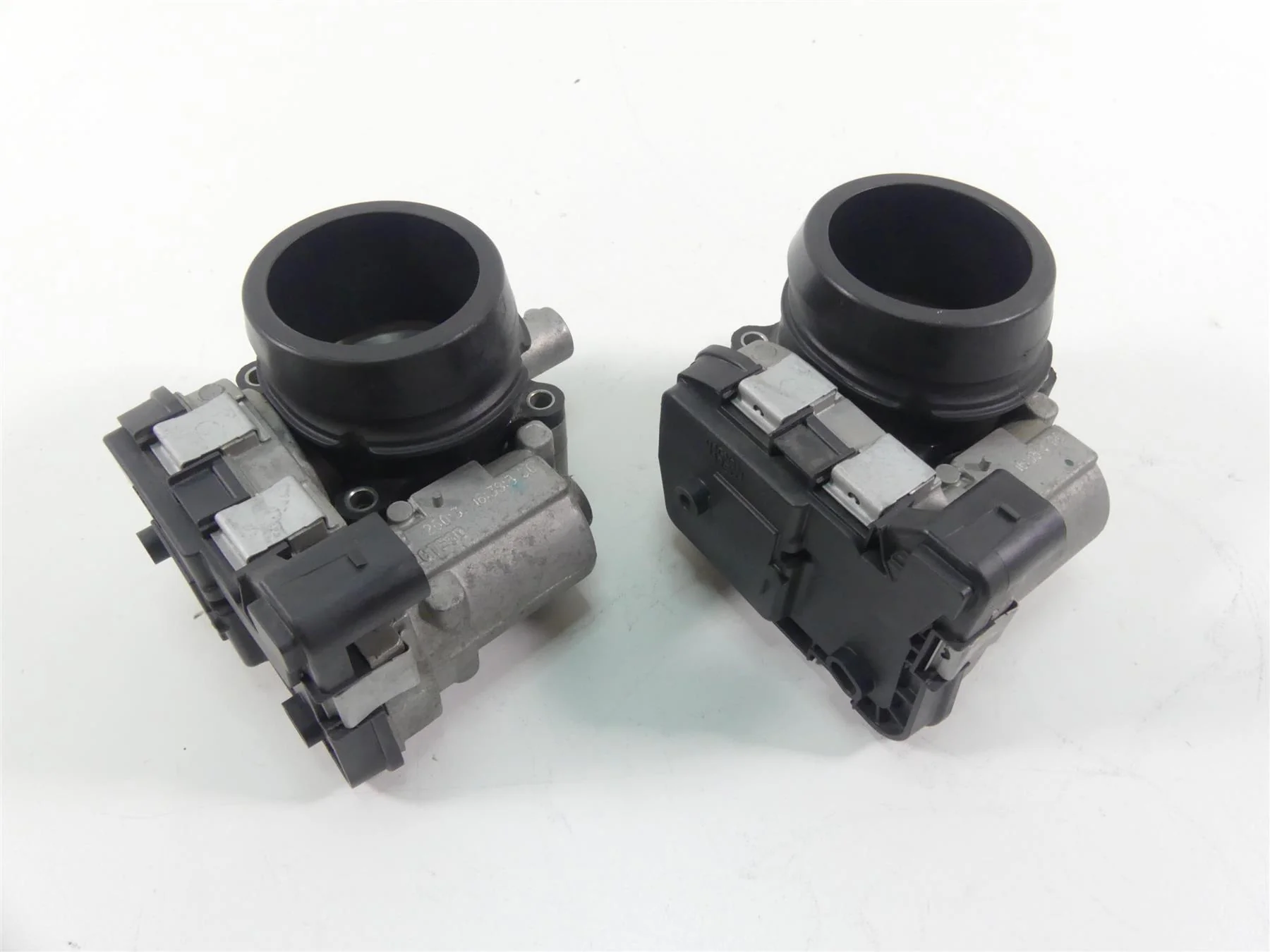 2014 Ducati Hypermotard 821 SP Throttle Bodies Body Fuel Injection Set 28240901A - Image 12