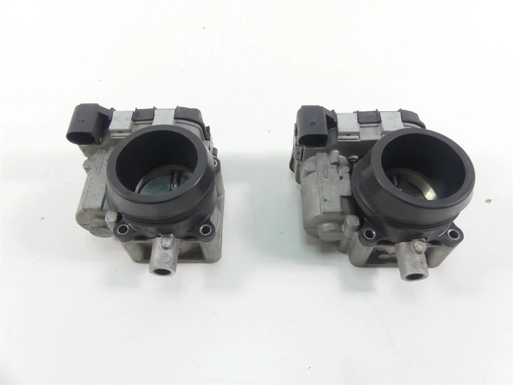 2014 Ducati Hypermotard 821 SP Throttle Bodies Body Fuel Injection Set 28240901A - Image 3