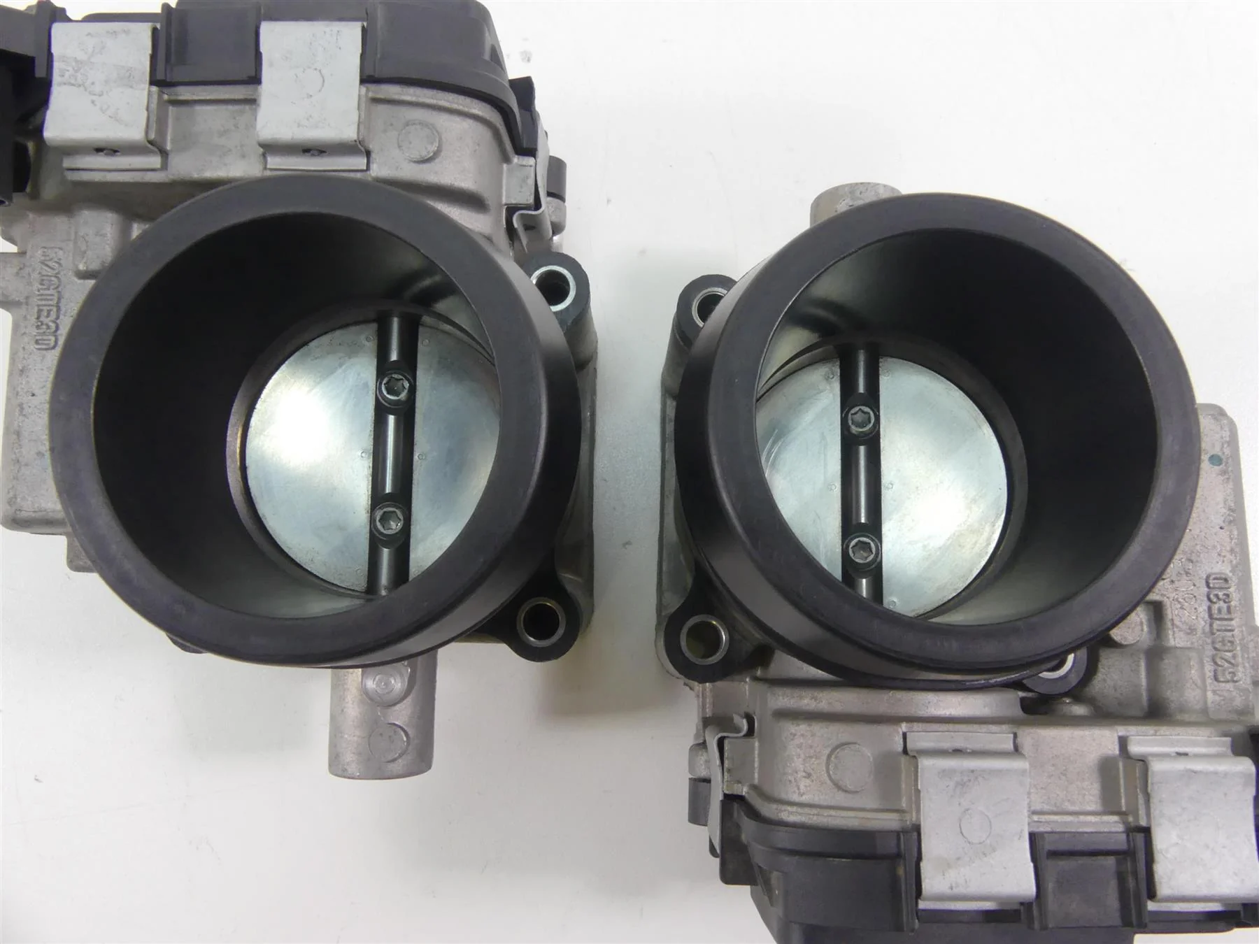 2014 Ducati Hypermotard 821 SP Throttle Bodies Body Fuel Injection Set 28240901A - Image 5