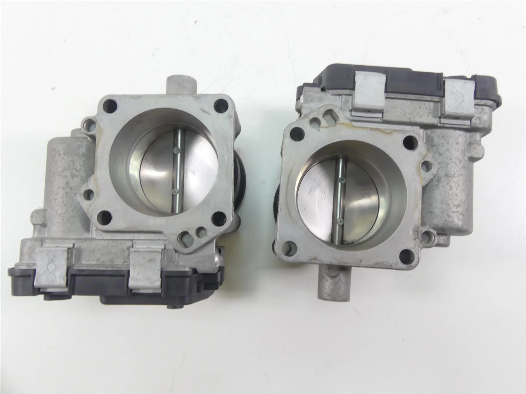 2014 Ducati Hypermotard 821 SP Throttle Bodies Body Fuel Injection Set 28240901A - Image 6