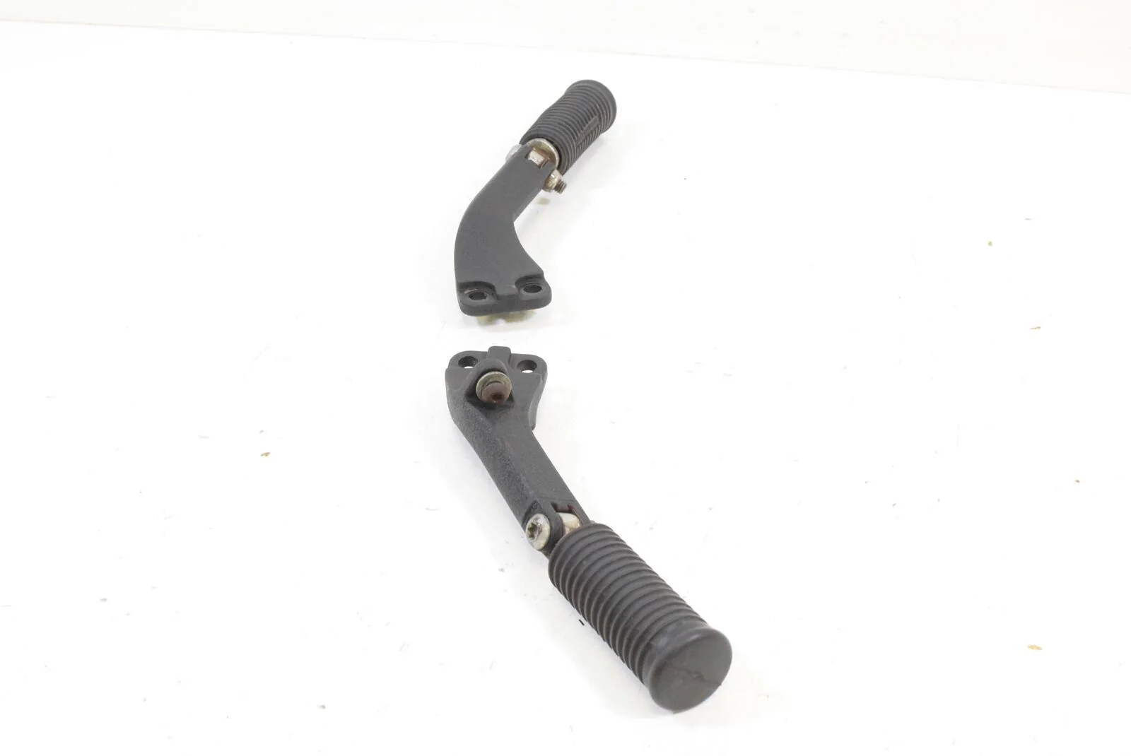 2014 Harley FLD Dyna Switchback 103 Passenger Footpeg Set 49224-06A - Image 3