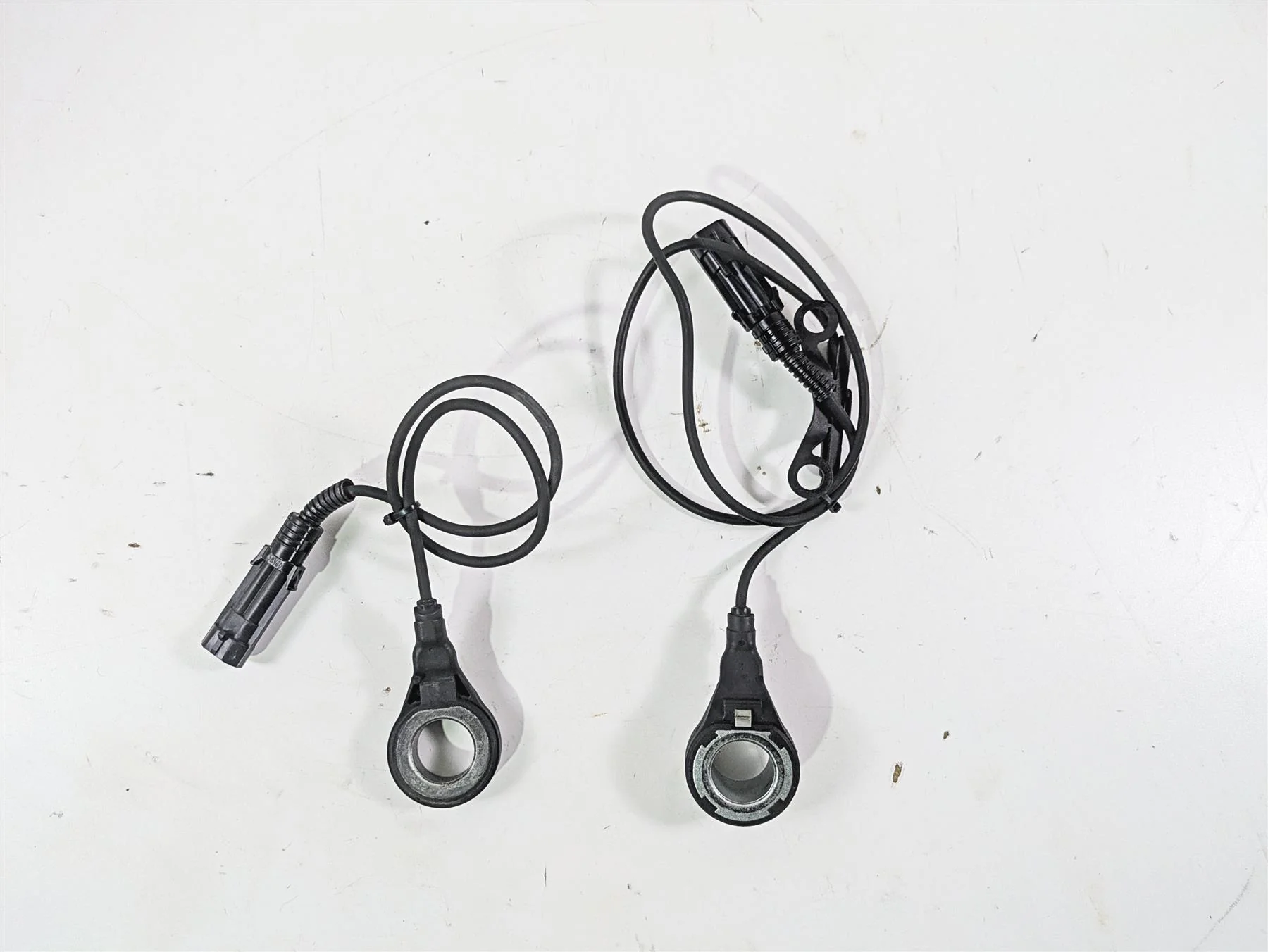 2014 Harley FLS Softail Slim Abs Wheel Speed Sensor Set 40982-11 40985-11 - Image 4