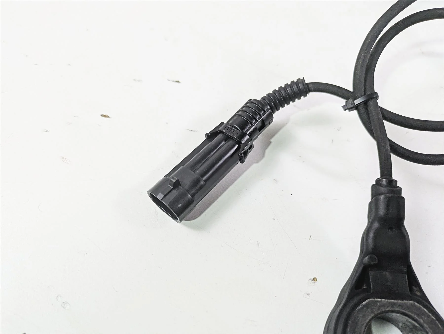 2014 Harley FLS Softail Slim Abs Wheel Speed Sensor Set 40982-11 40985-11 - Image 9
