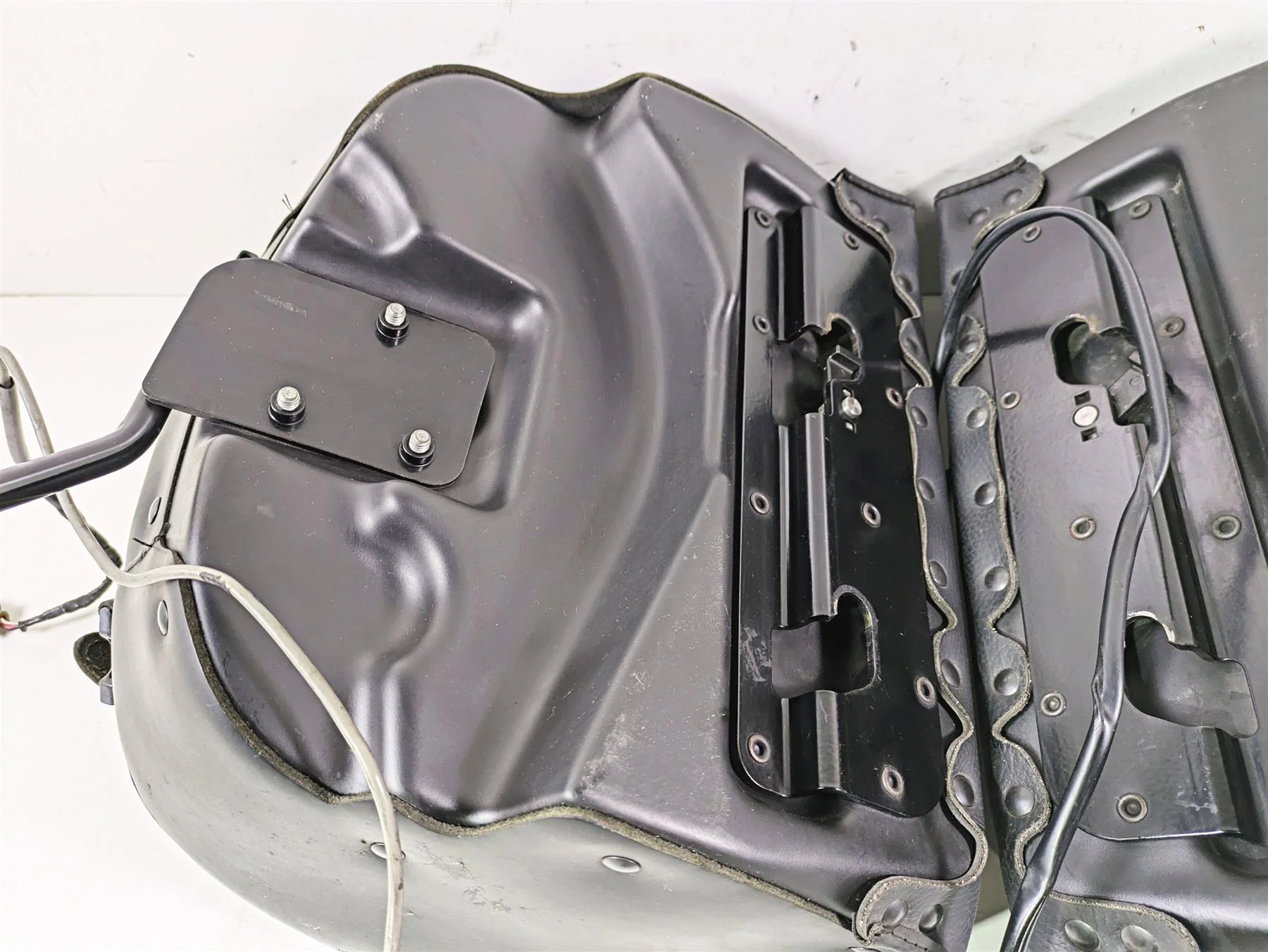 2014 Harley FLS Softail Slim Detachable Leather Saddlebag Set - Read 90200678 - Image 12