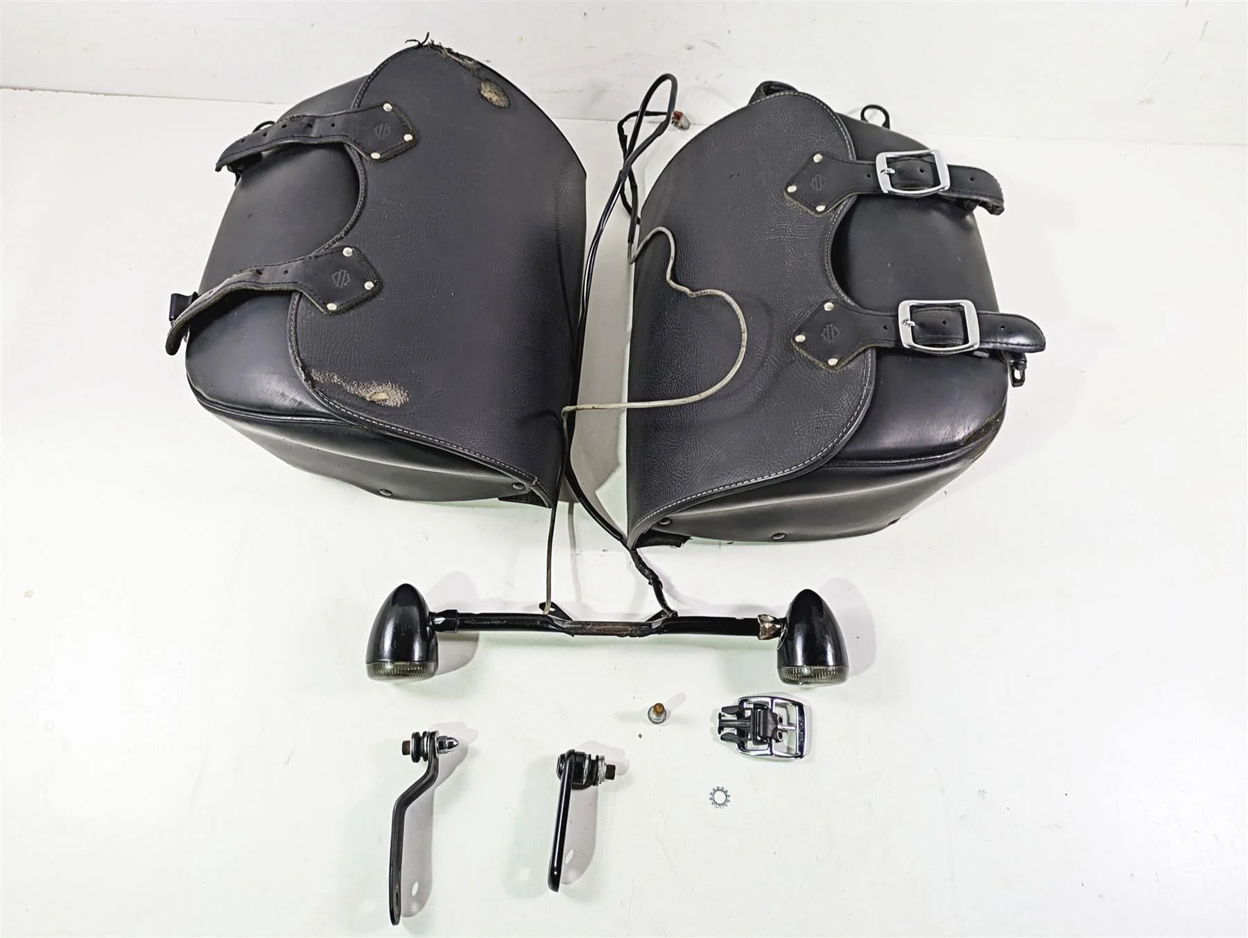 2014 Harley FLS Softail Slim Detachable Leather Saddlebag Set - Read 90200678 - Image 4