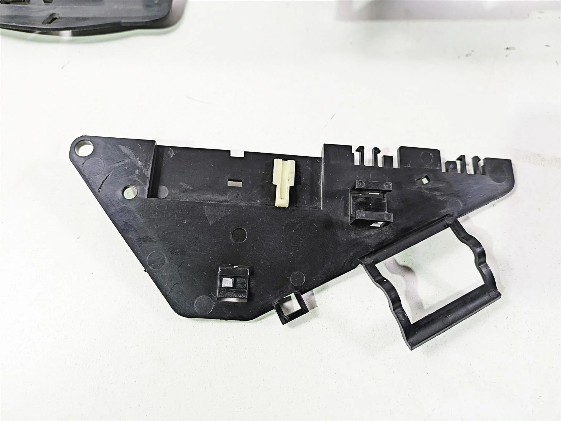 2014 Harley FLS Softail Slim Electric Battery Holder Plastic Set 70354-11 - Image 7