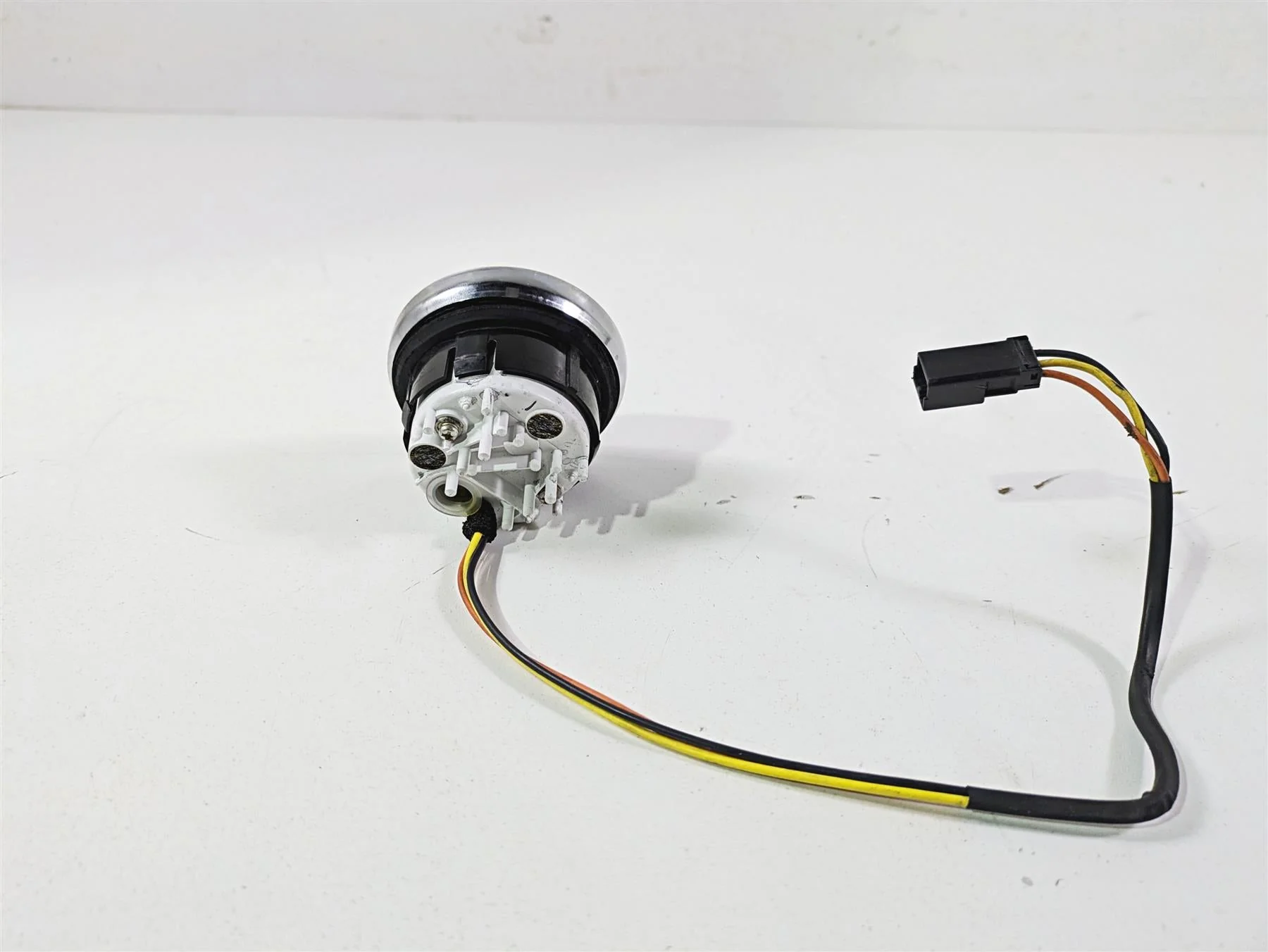 2014 Harley FLS Softail Slim Fuel Gas Petrol Level Gauge - Read 75241-08 - Image 4