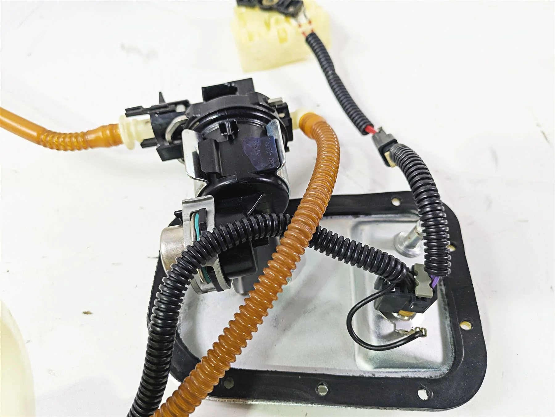2014 Harley FLS Softail Slim Fuel Gas Petrol Pump - Tested 75252-11A 75284-08A - Image 9
