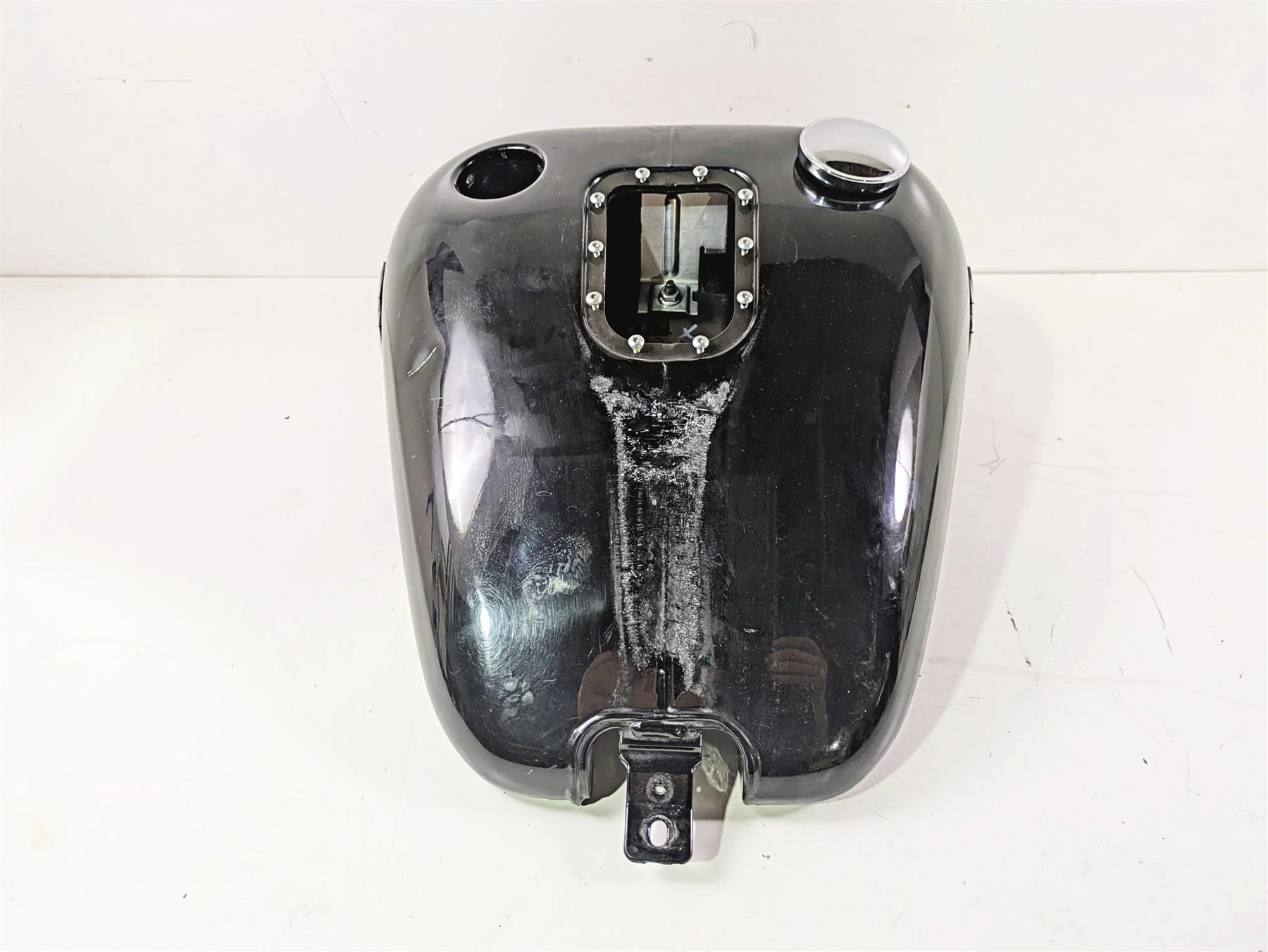 2014 Harley FLS Softail Slim Fuel Gas Petrol Tank Reservoir - Read 61625-11 - Image 2