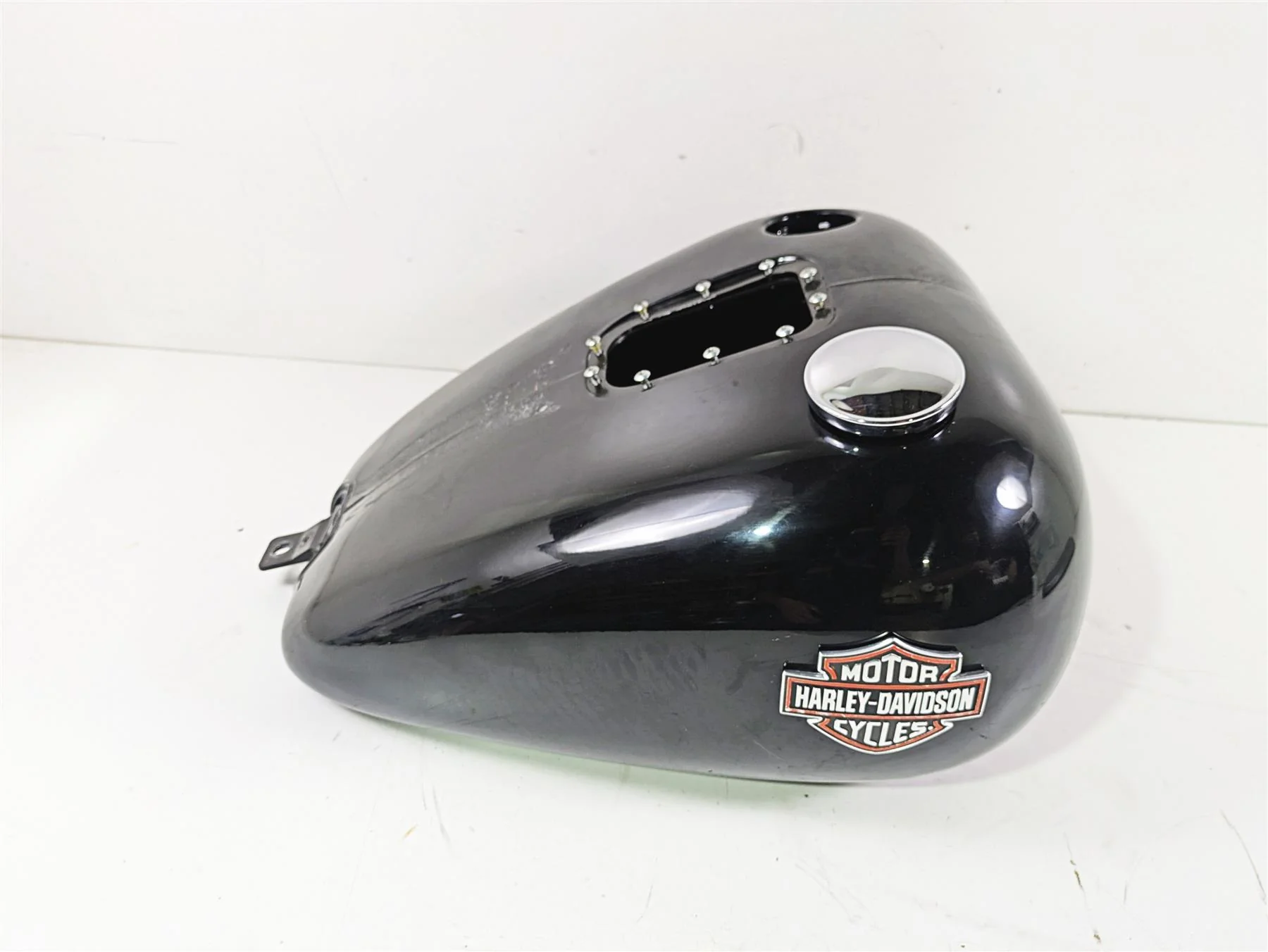 2014 Harley FLS Softail Slim Fuel Gas Petrol Tank Reservoir - Read 61625-11 - Image 3