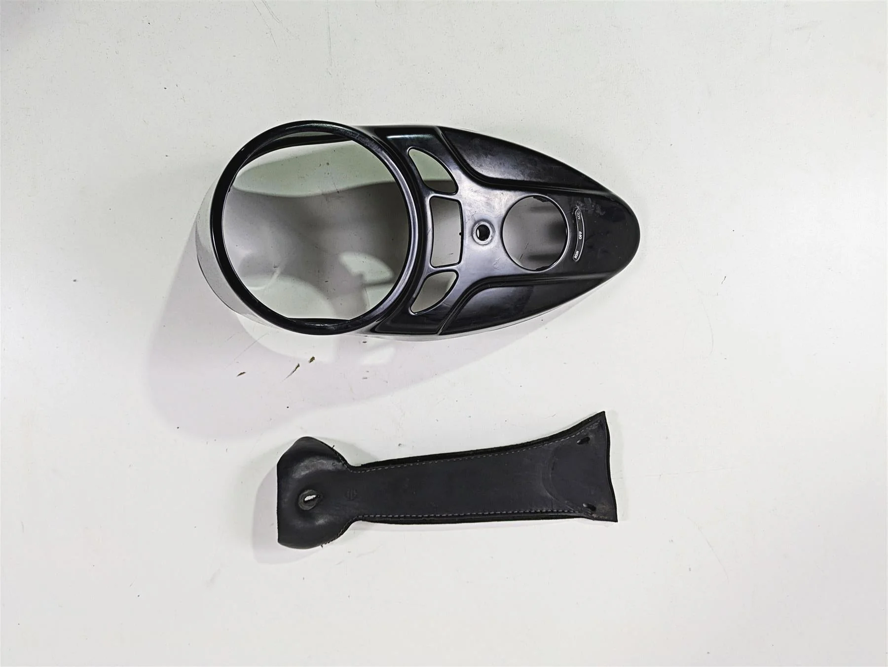 2014 Harley FLS Softail Slim Fuel Tank Dash Console Cover 71952-11 - Image 6