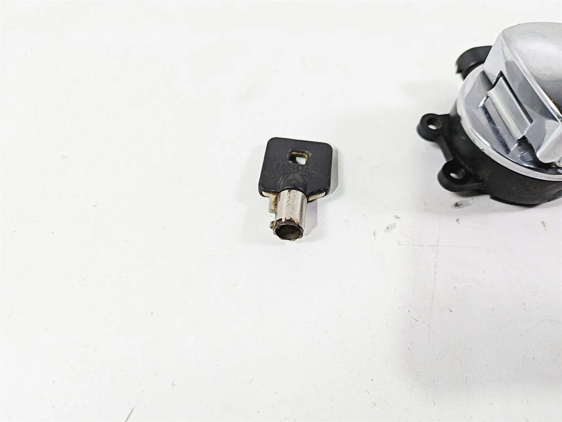 2014 Harley FLS Softail Slim Ignition Switch Key Lock Set 71400076 - Image 5