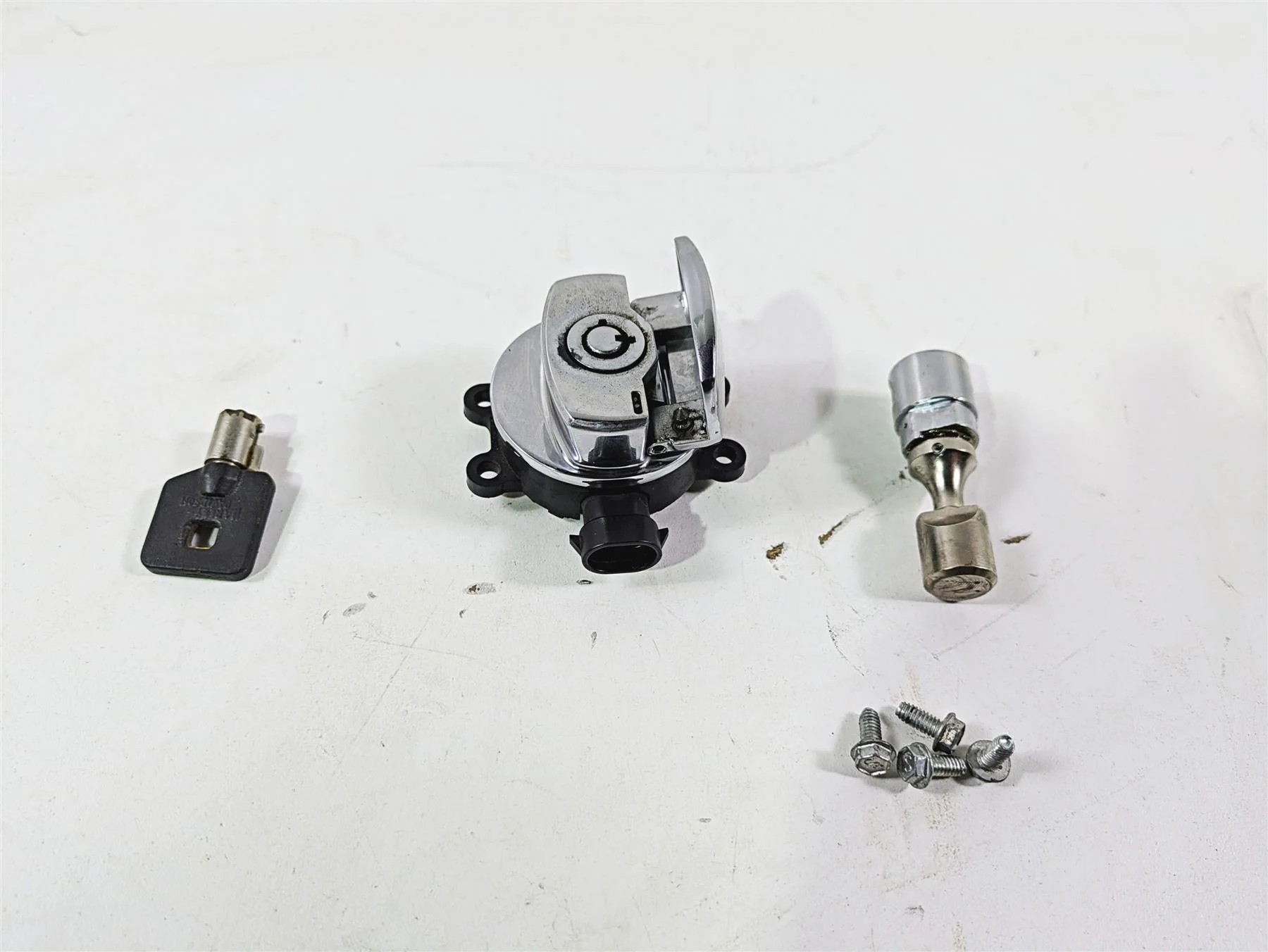 2014 Harley FLS Softail Slim Ignition Switch Key Lock Set 71400076 - Image 9