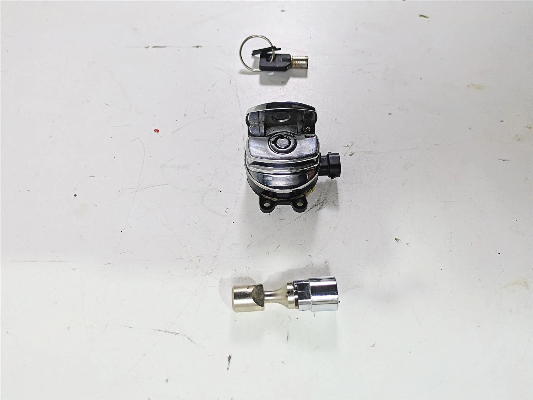 2014 Harley FLS Softail Slim Ignition Switch Key Lock Set 71400076 - Image 2