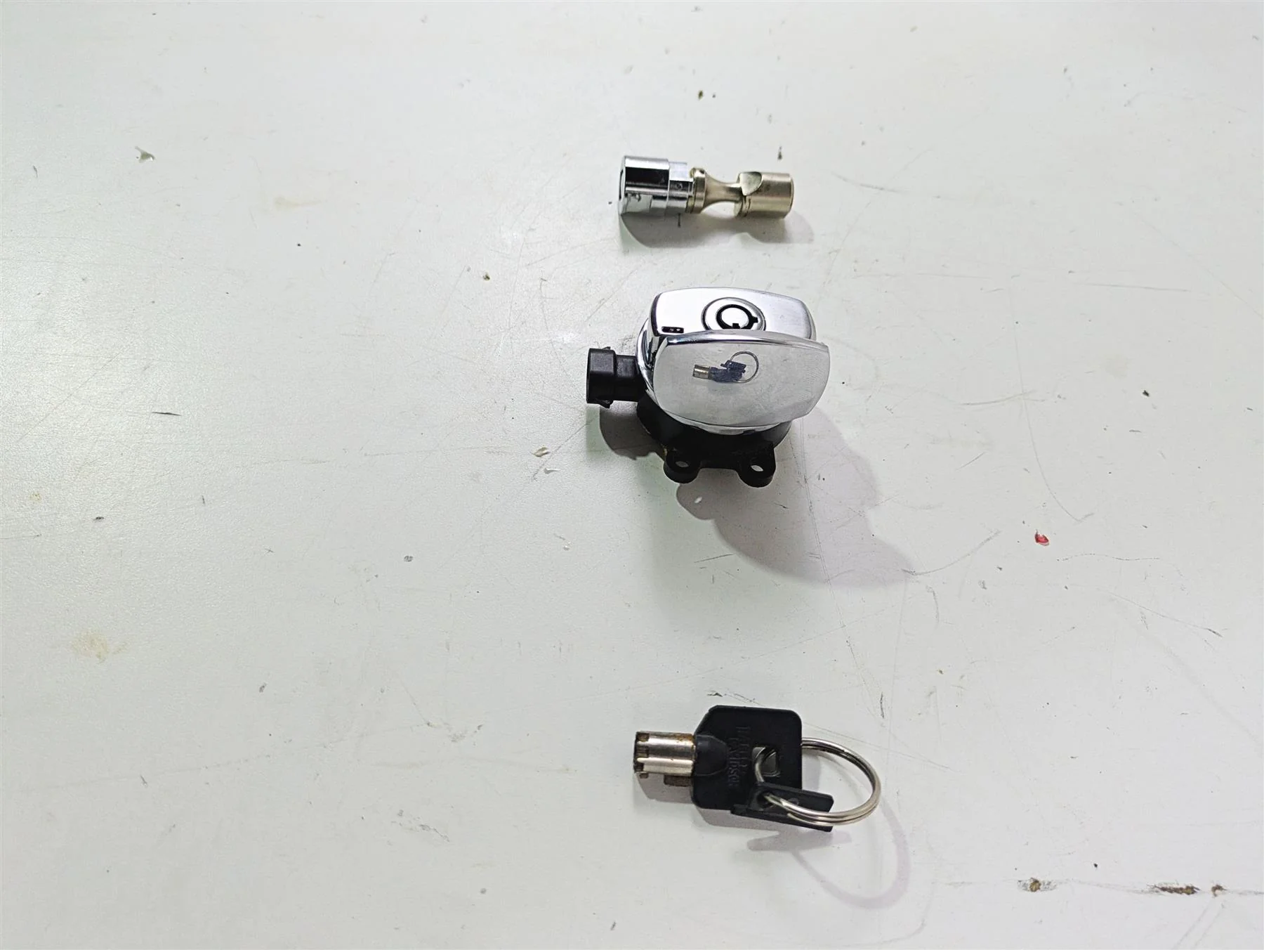 2014 Harley FLS Softail Slim Ignition Switch Key Lock Set 71400076 - Image 3