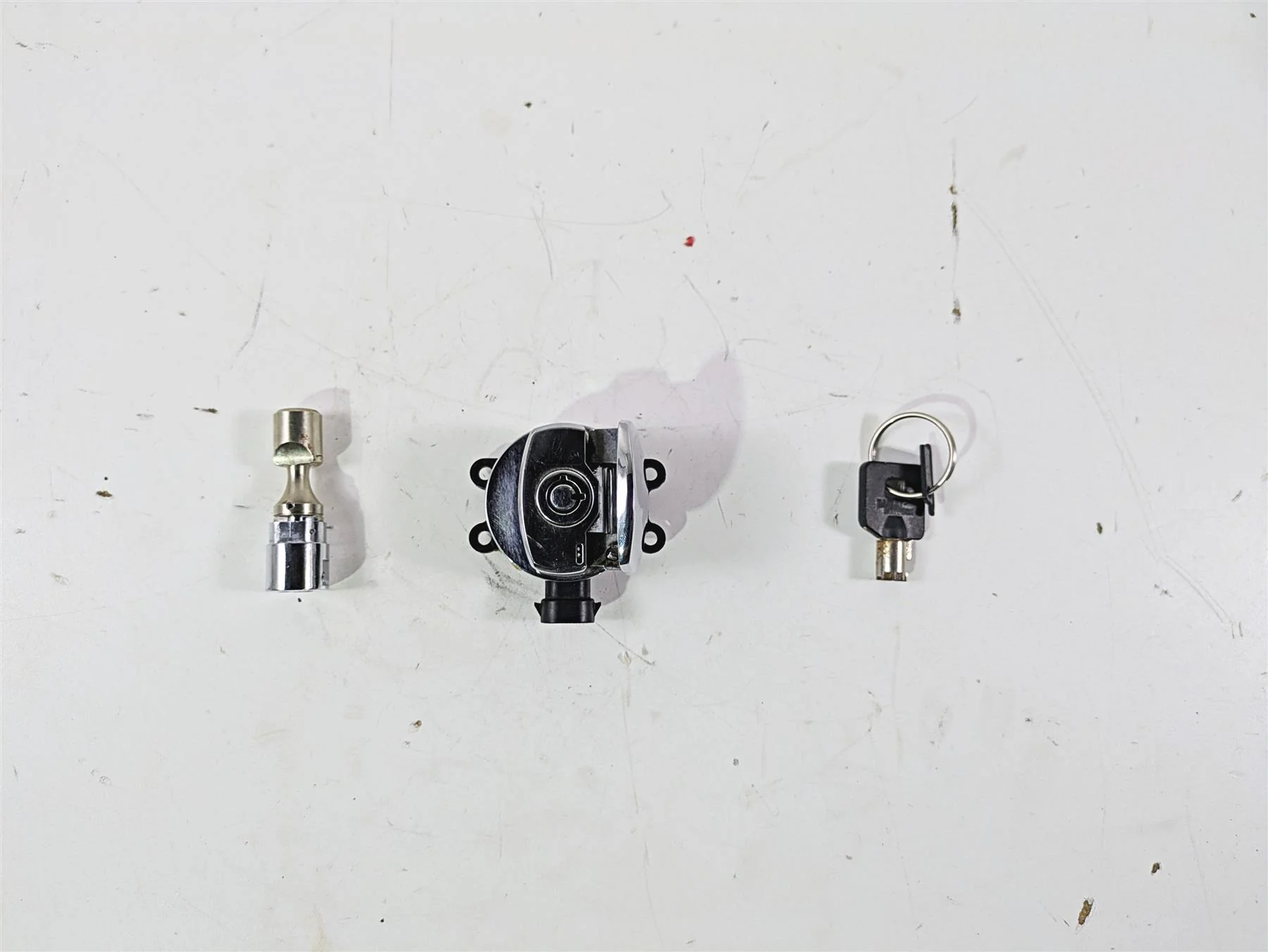 2014 Harley FLS Softail Slim Ignition Switch Key Lock Set 71400076 - Image 4