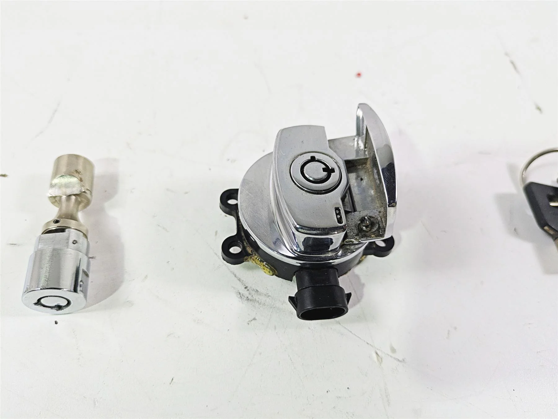 2014 Harley FLS Softail Slim Ignition Switch Key Lock Set 71400076 - Image 6