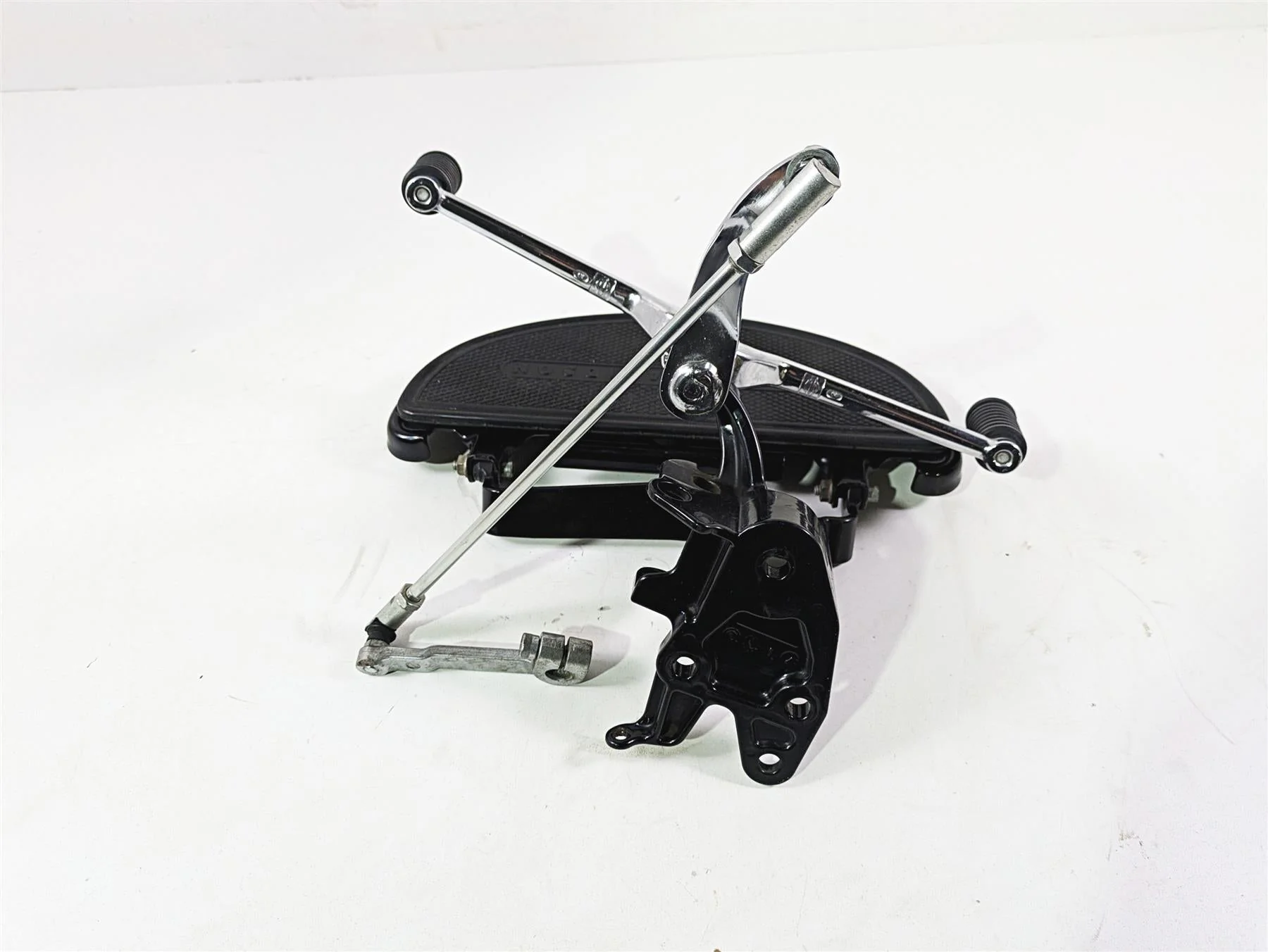 2014 Harley FLS Softail Slim Left Front Floorboard & Shifter 33630-07A 33895-82E - Image 2