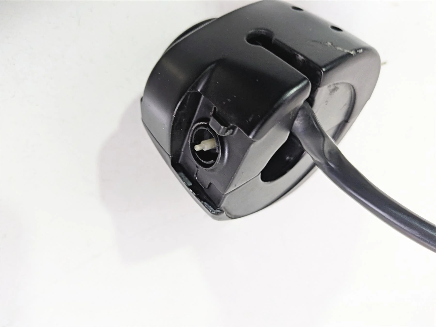 2014 Harley FLS Softail Slim Left Hand Turn Signal Control Switch Read 72949-12A - Image 2
