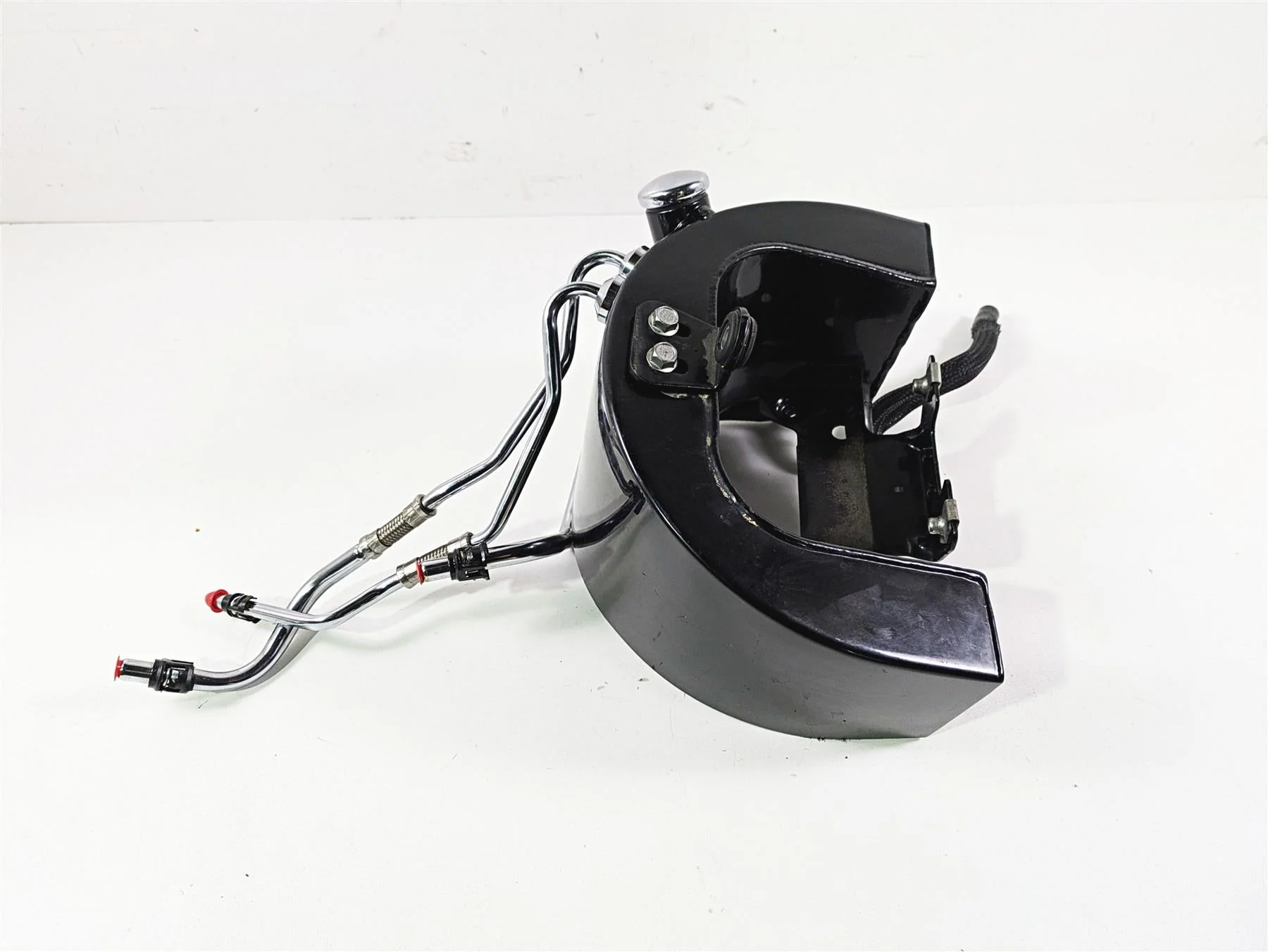 2014 Harley FLS Softail Slim Oil Tank Reservoir & Hoses Lines 62492-01A - Image 3