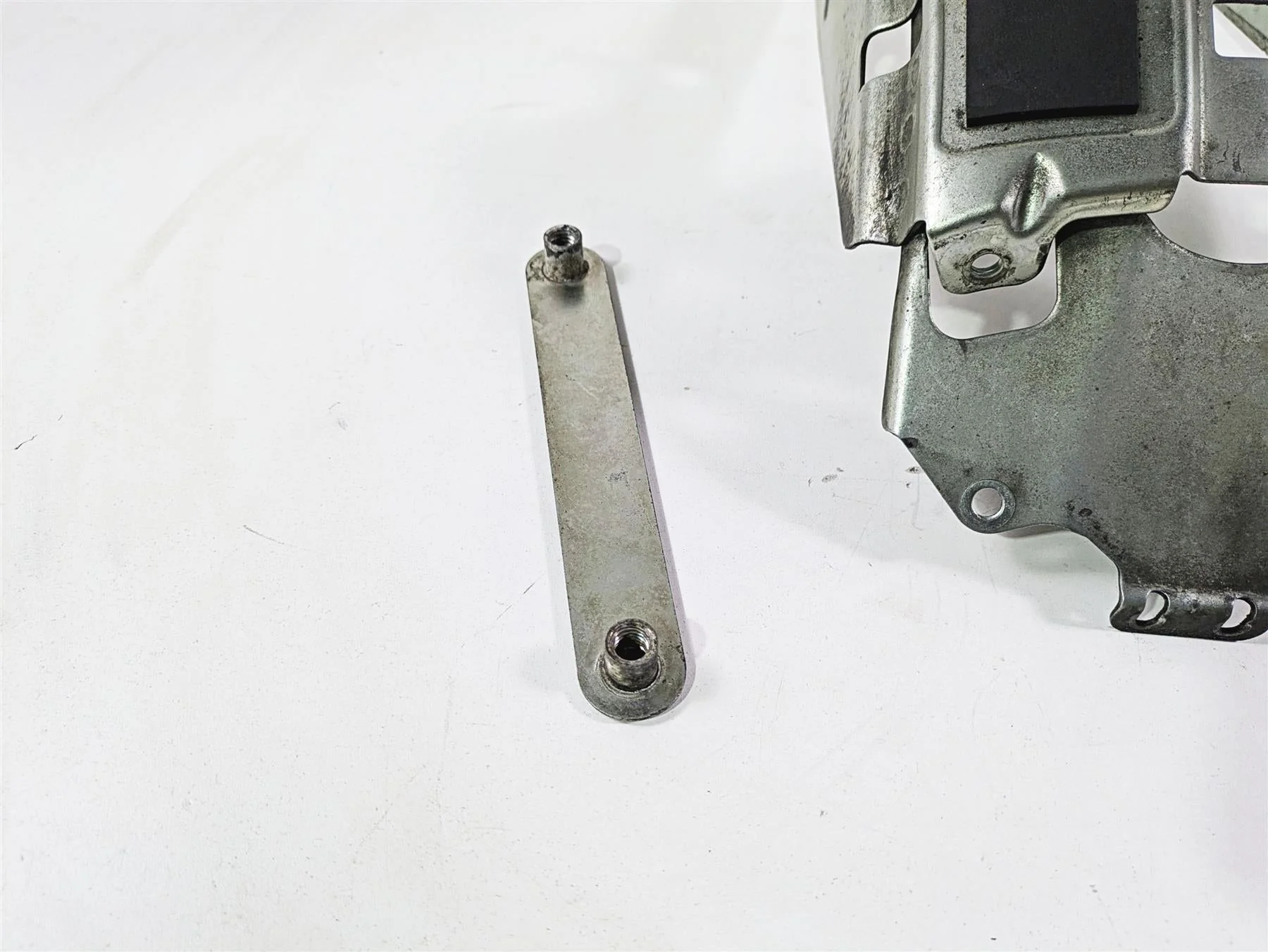 2014 Harley FLS Softail Slim Rear Fender Support Bracket 69200356 - Image 8
