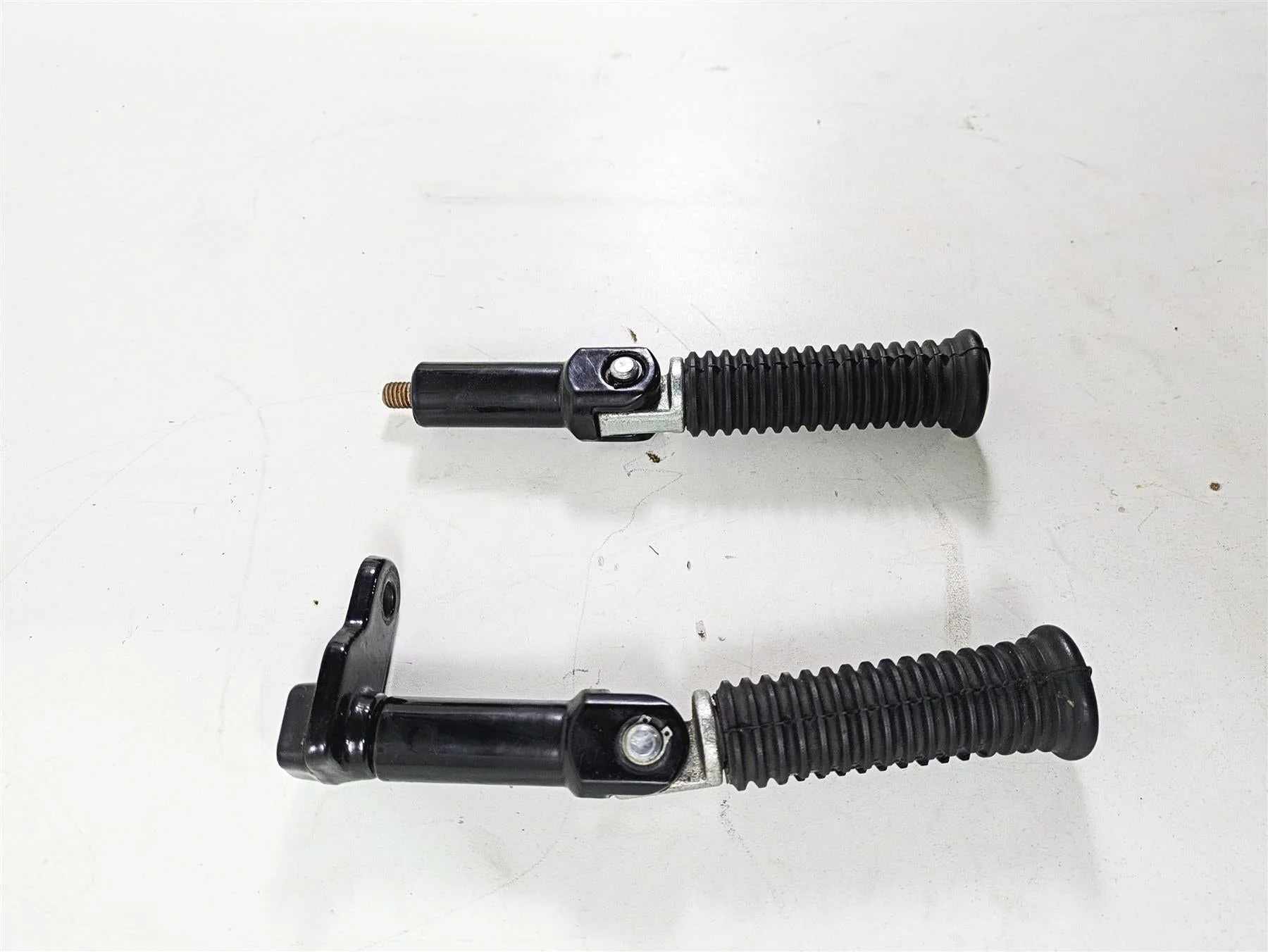 2014 Harley FLS Softail Slim Rear Passenger Footpeg Set 50932-08 - Image 2