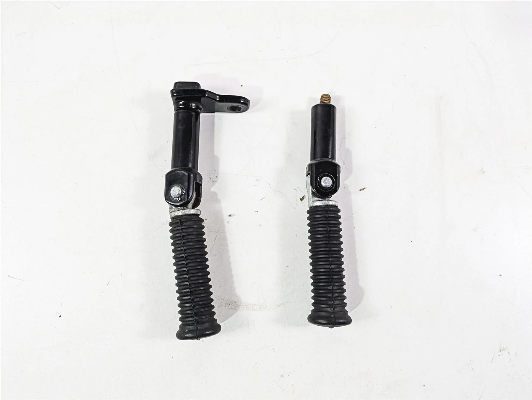 2014 Harley FLS Softail Slim Rear Passenger Footpeg Set 50932-08 - Image 4