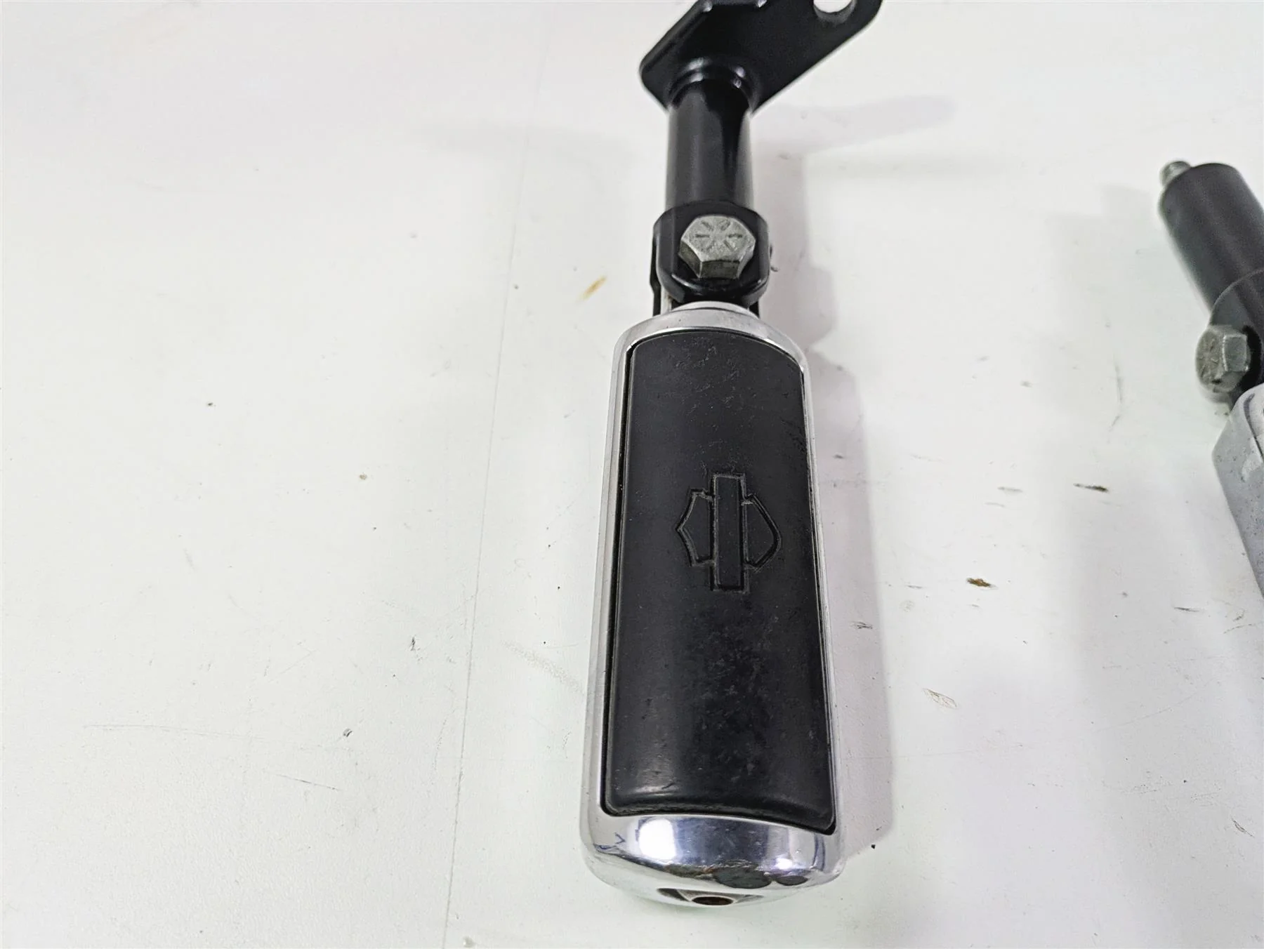 2014 Harley FLS Softail Slim Rear Passenger Footpeg Set 50932-08 - Image 10