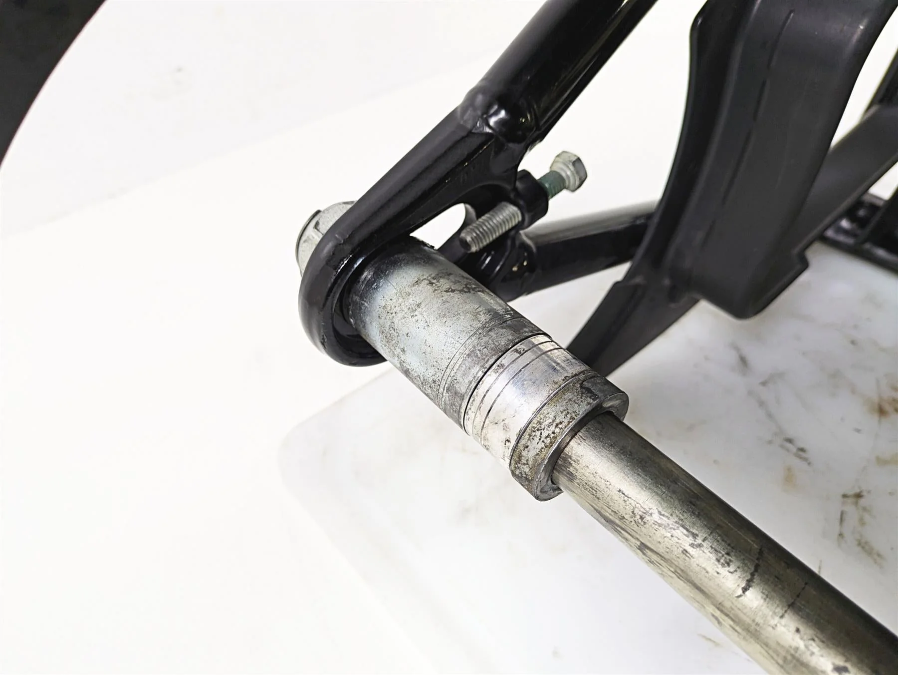 2014 Harley FLS Softail Slim Rear Swingarm Swing Arm & Guards 47573-11BHP - Image 12