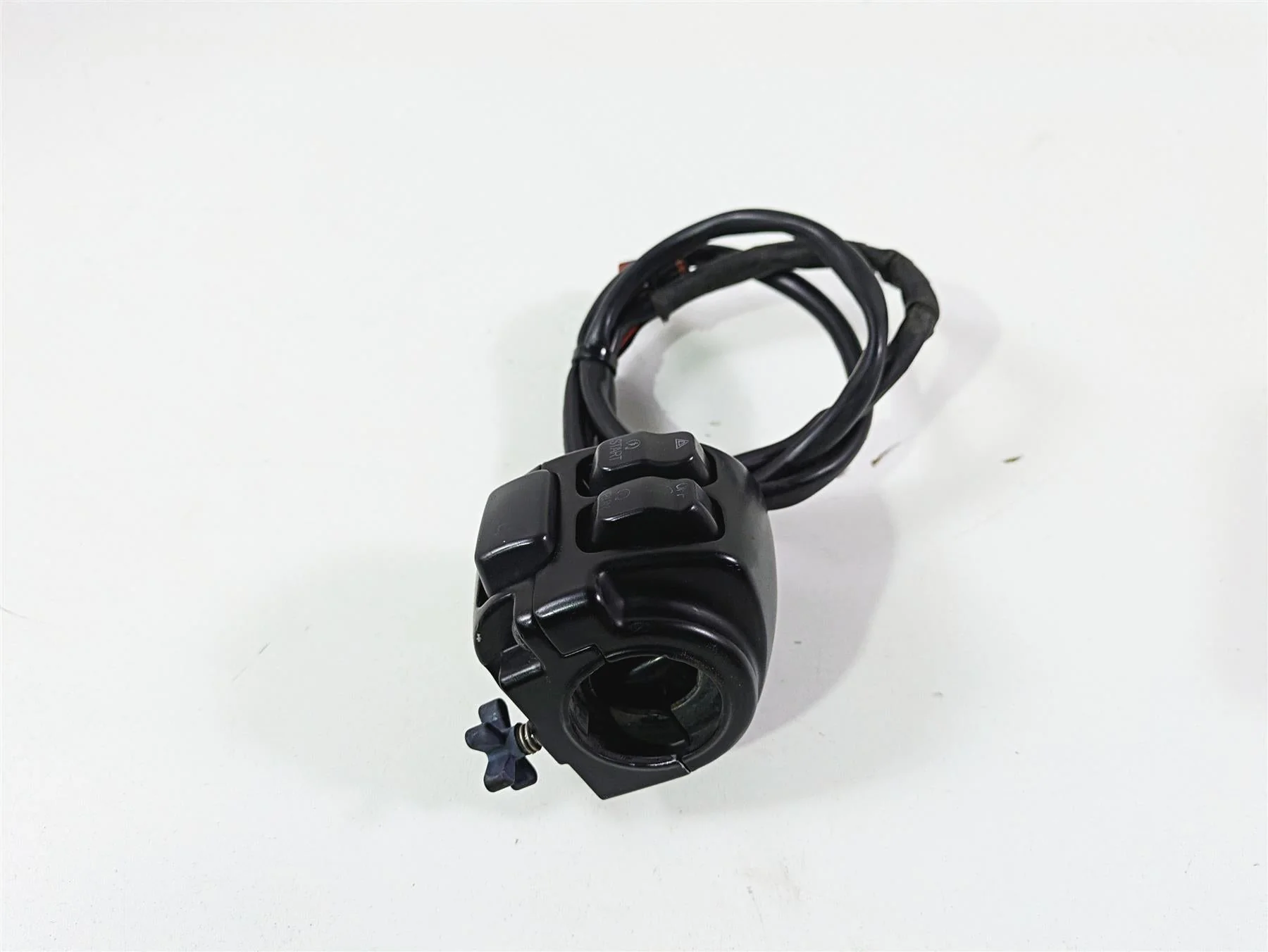 2014 Harley FLS Softail Slim Right Hand Start Stop Control Switch 72948-12 - Image 2